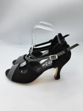 Chaussures de danse VOLVER noires de seconde main Très bon état - 25,00 € Chaussures de danse VOLVER noires de seconde main Très bon état Geox reconditionné disponible sur Claquettes Market