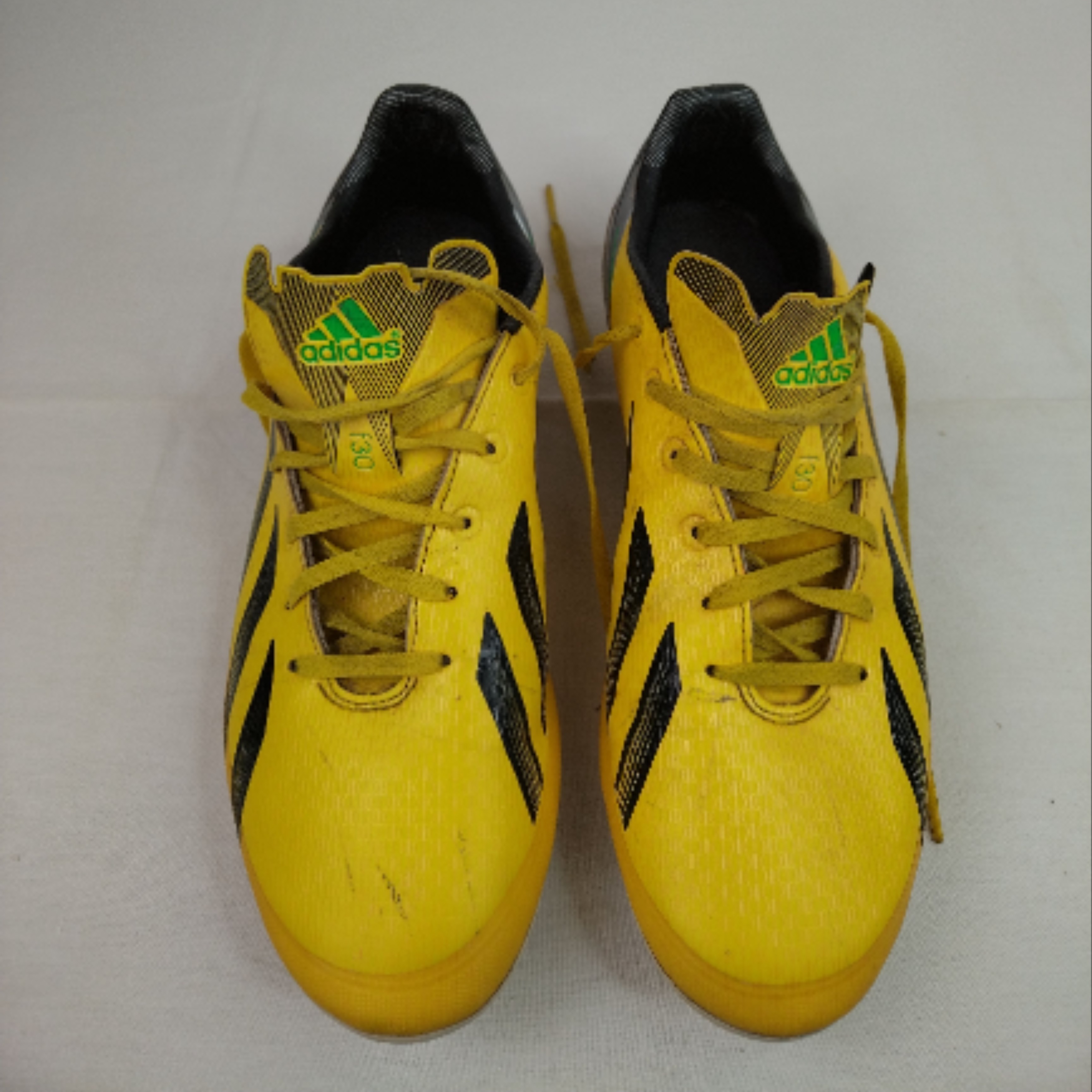 Voir photo 2 de Chaussures de foot Adidas F30 Taille 42 2/3 Chaussures de foot Adidas F30 Taille 42 2/3 Bon état reconditionné photo 2
