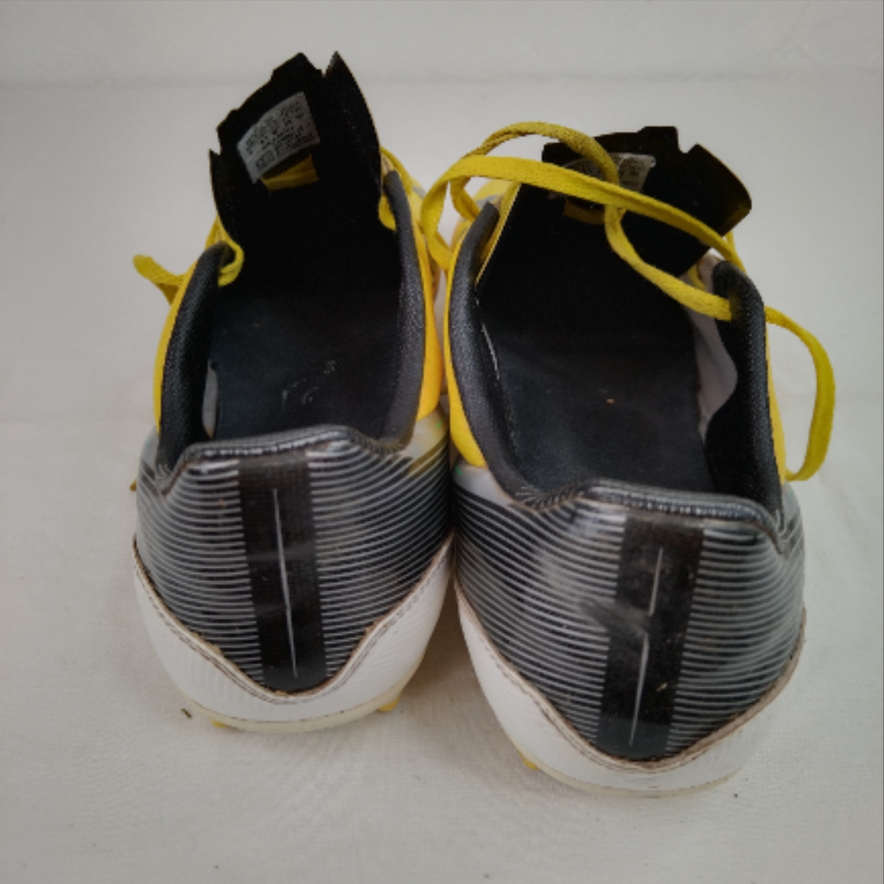 Voir photo 4 de Chaussures de foot Adidas F30 Taille 42 2/3 Chaussures de foot Adidas F30 Taille 42 2/3 Bon état reconditionné photo 4