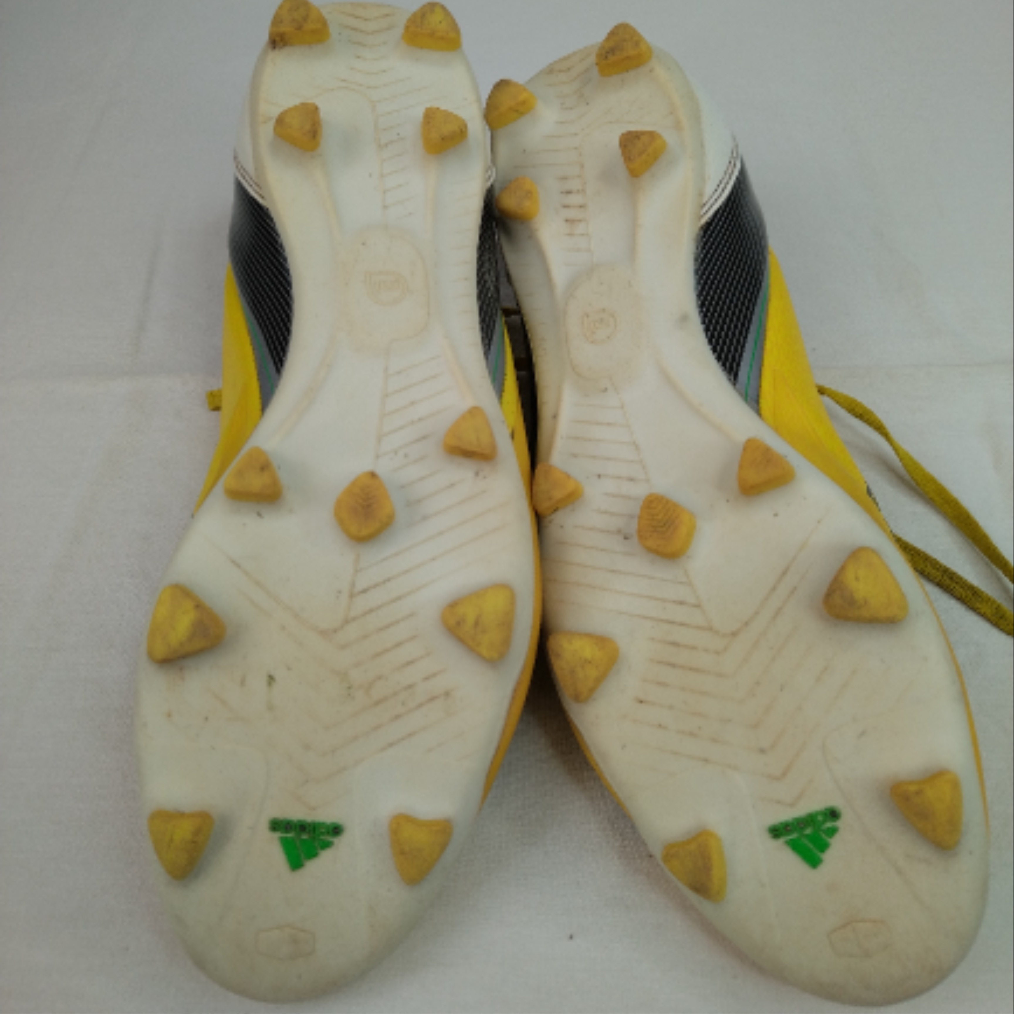 Voir photo 5 de Chaussures de foot Adidas F30 Taille 42 2/3 Chaussures de foot Adidas F30 Taille 42 2/3 Bon état reconditionné photo 5