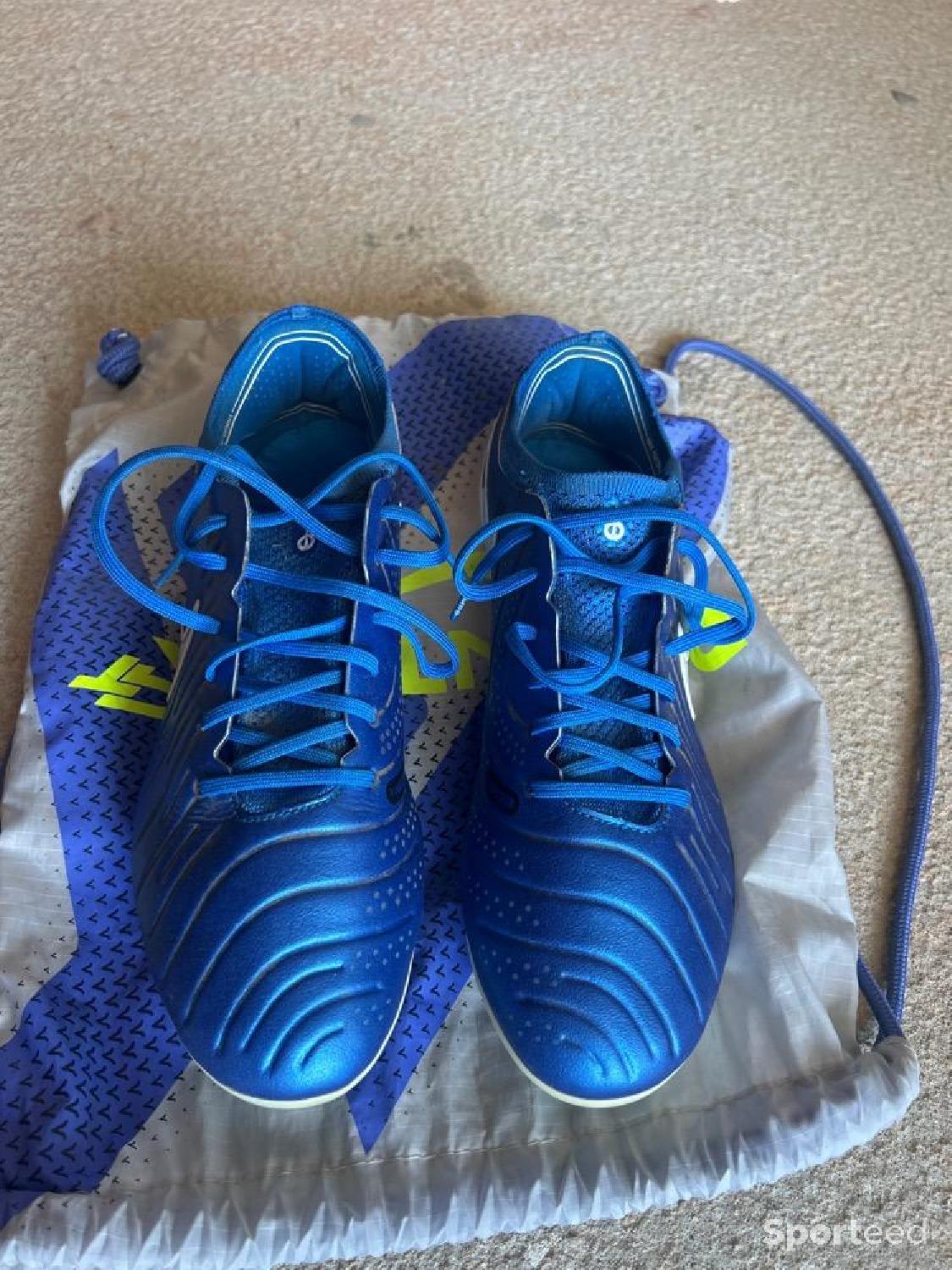 Chaussures de foot Nike Tiempo 10 Très bon état reconditionné disponible sur Sporteed