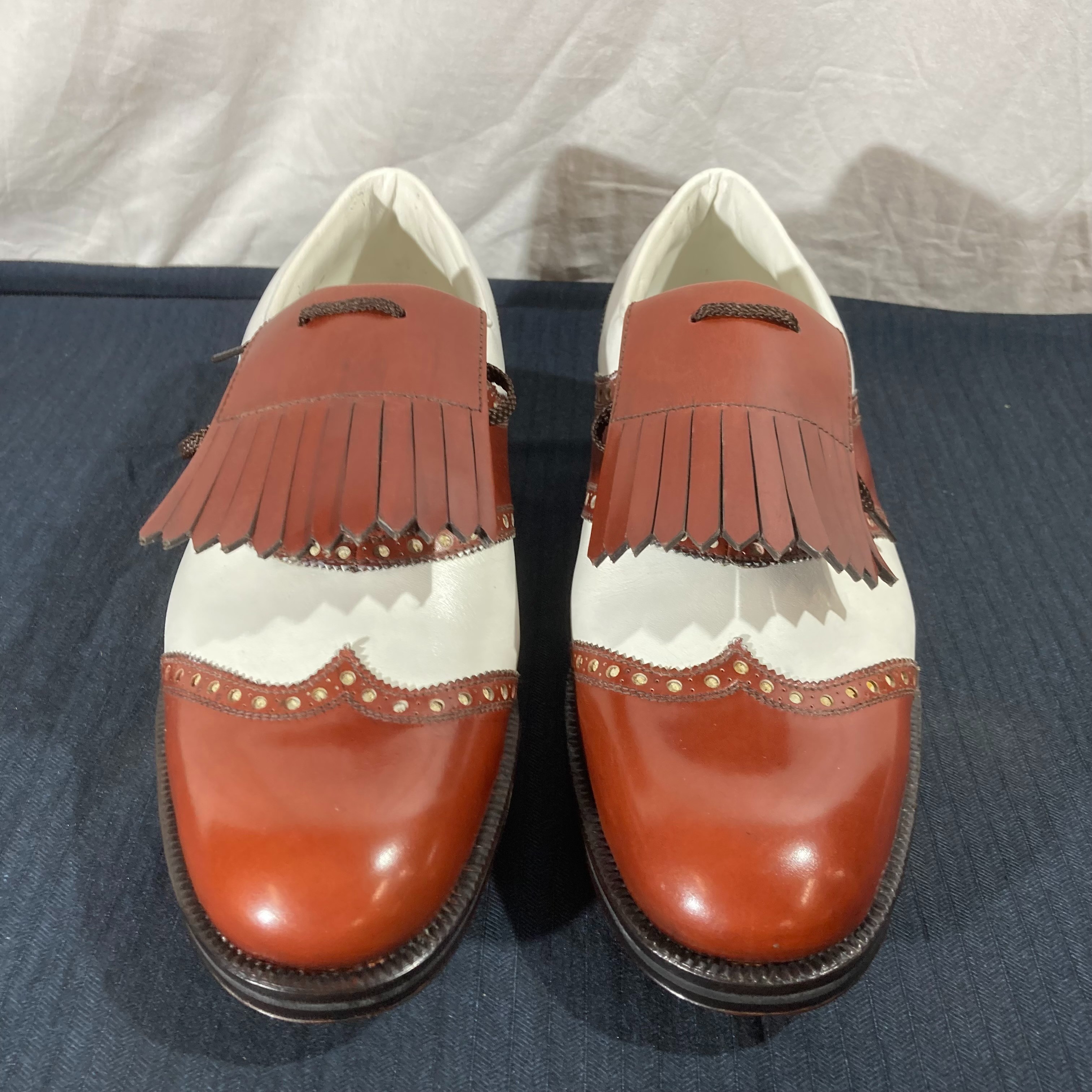 Voir photo 2 de Chaussures de golf vintage en cuir T.42 estimée Chaussures de golf vintage en cuir T.42 estimée Parfait état reconditionné photo 2