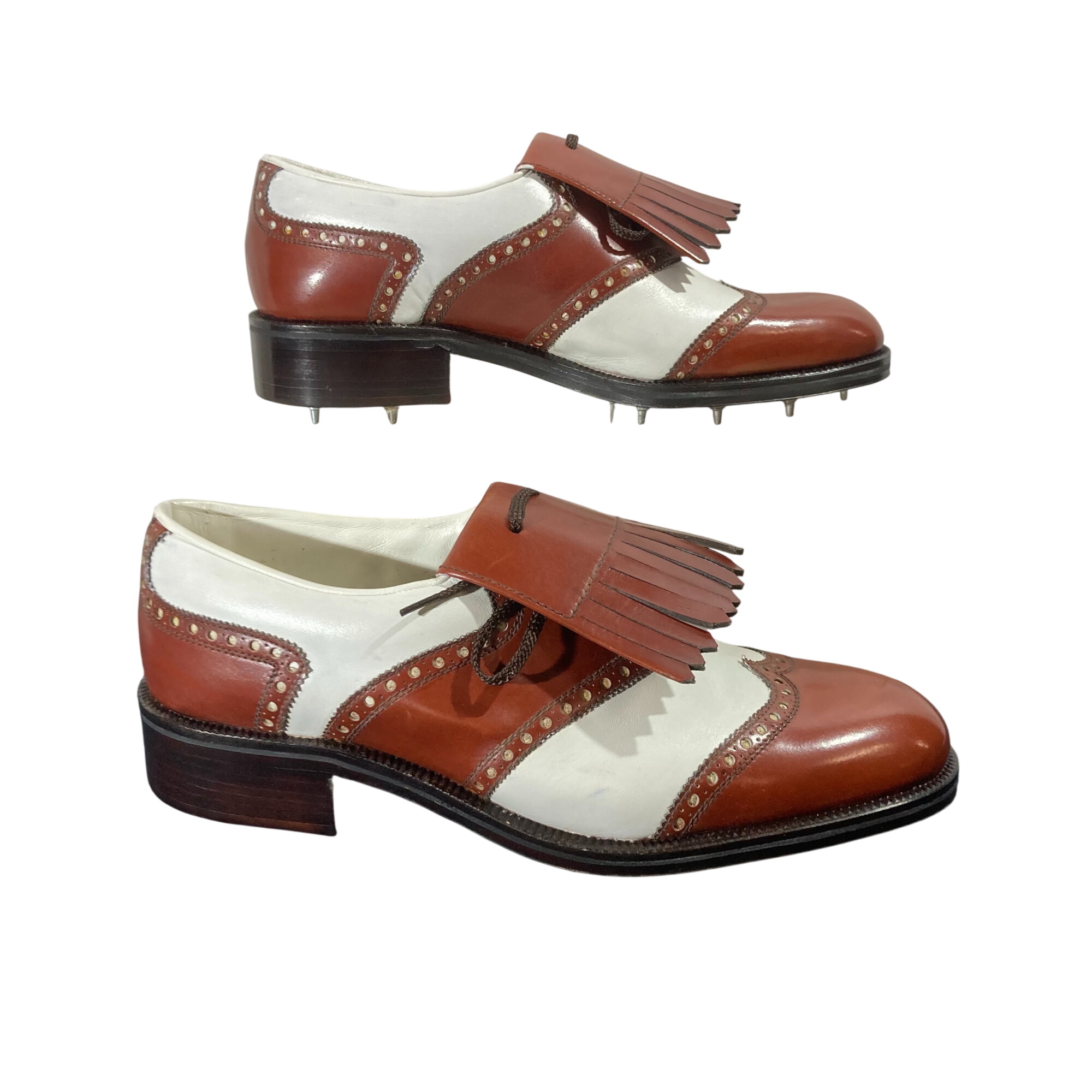 Chaussures de golf vintage en cuir T.42 estimée Parfait état - 48,00 € Chaussures de golf vintage en cuir T.42 estimée Parfait état reconditionné disponible sur Label Emmaüs