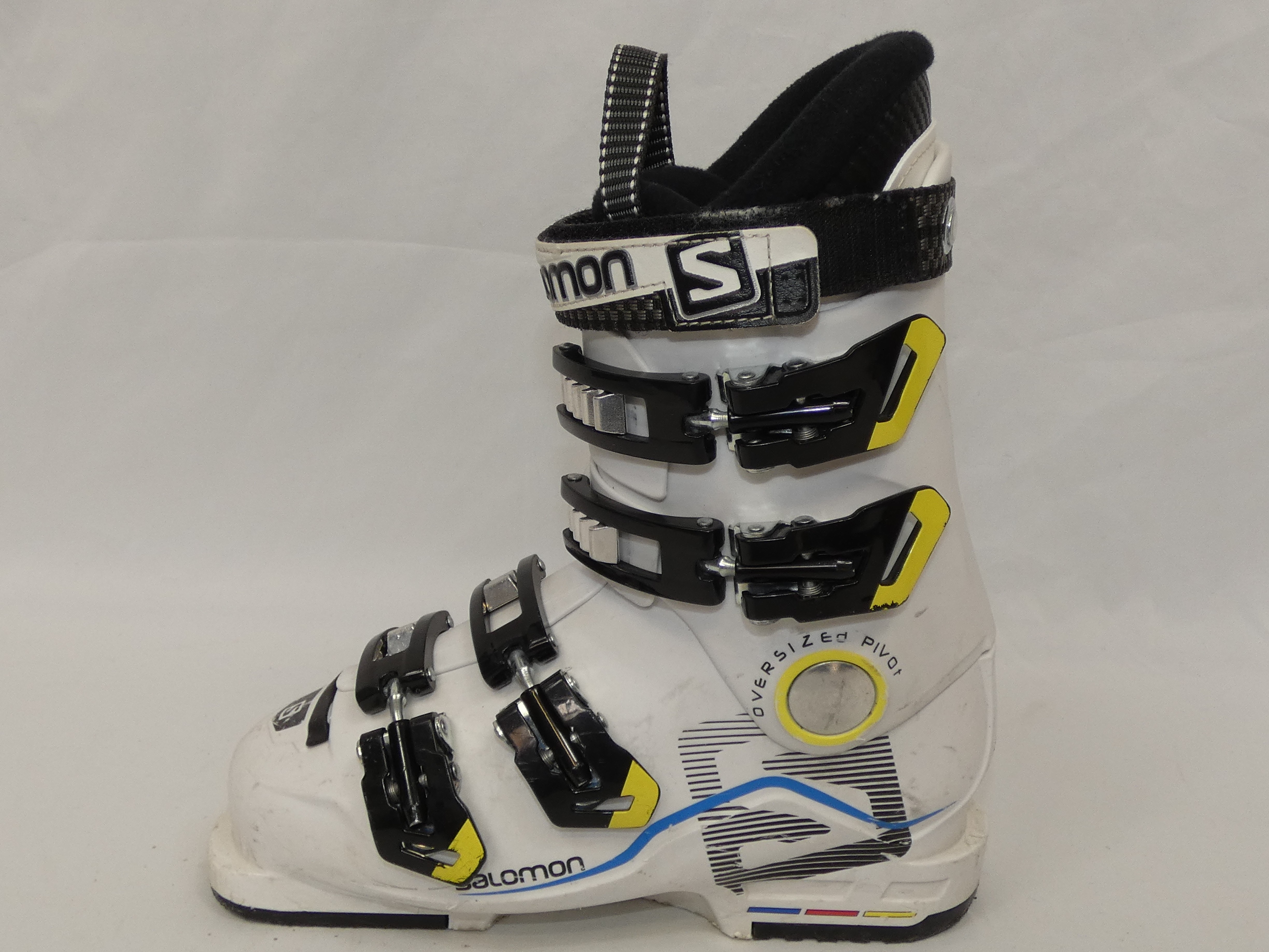 Voir photo 2 de Chaussures de ski alpin SALOMON T. 35-35,5 (265 mm-22/22.5) Chaussures de ski alpin SALOMON T. 35-35,5 (265 mm-22/22.5) État correct reconditionné photo 2