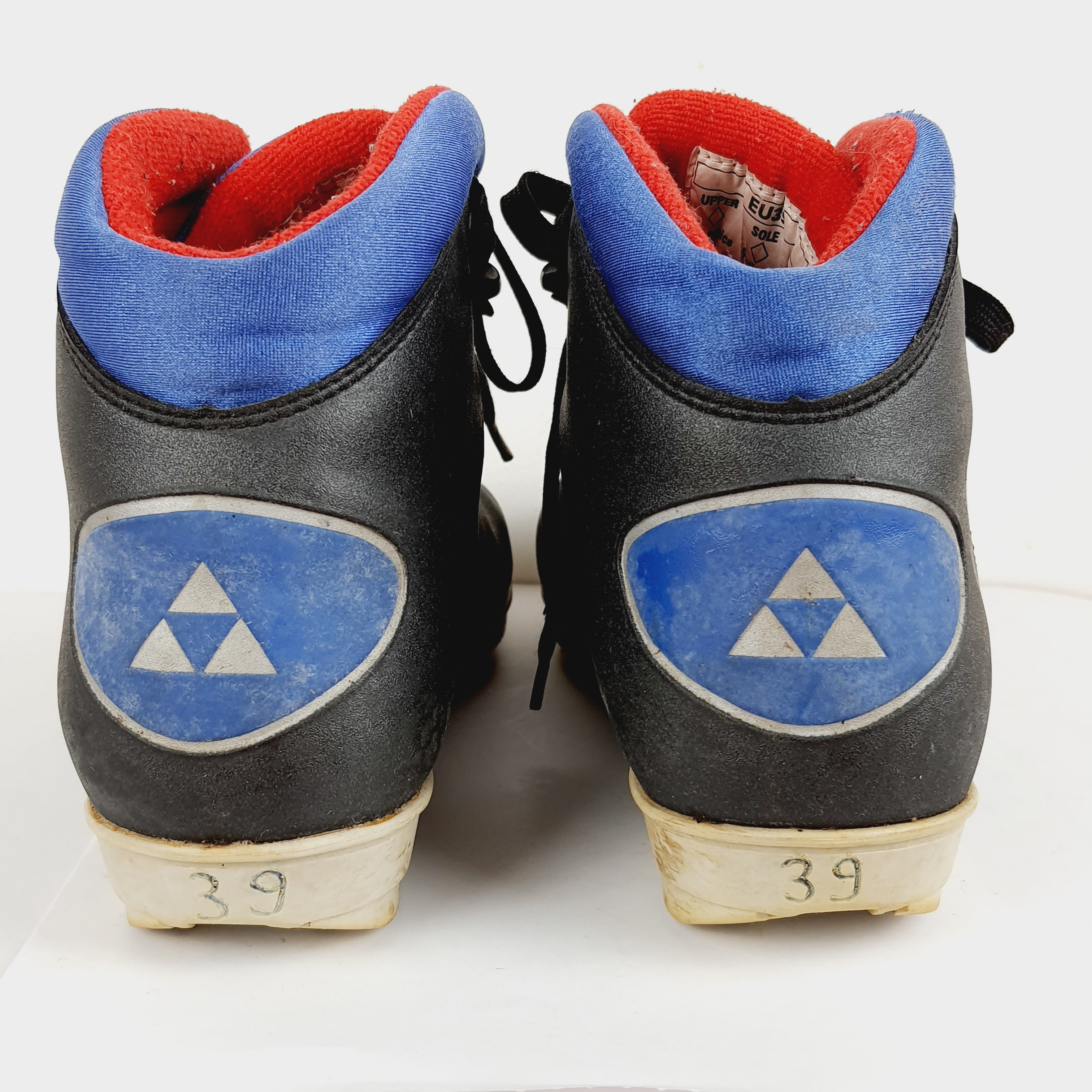 Voir photo 4 de Chaussures de ski de fond vintage - 39 - Fischer Chaussures de ski de fond vintage - 39 - Fischer Bon état reconditionné photo 4