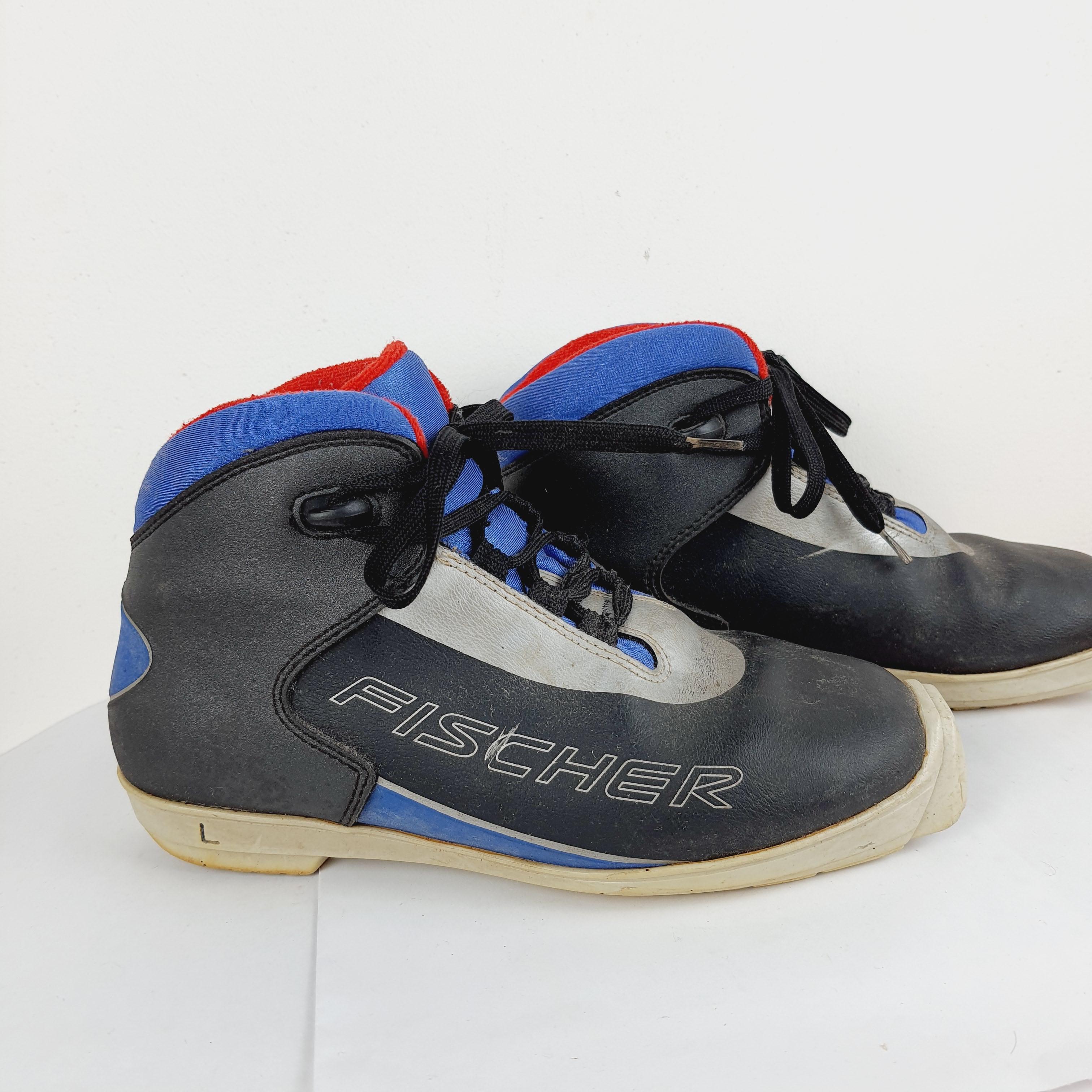 Chaussures de ski de fond vintage - 39 - Fischer Bon état - 33,60 € Chaussures de ski de fond vintage - 39 - Fischer Bon état reconditionné disponible sur Label Emmaüs