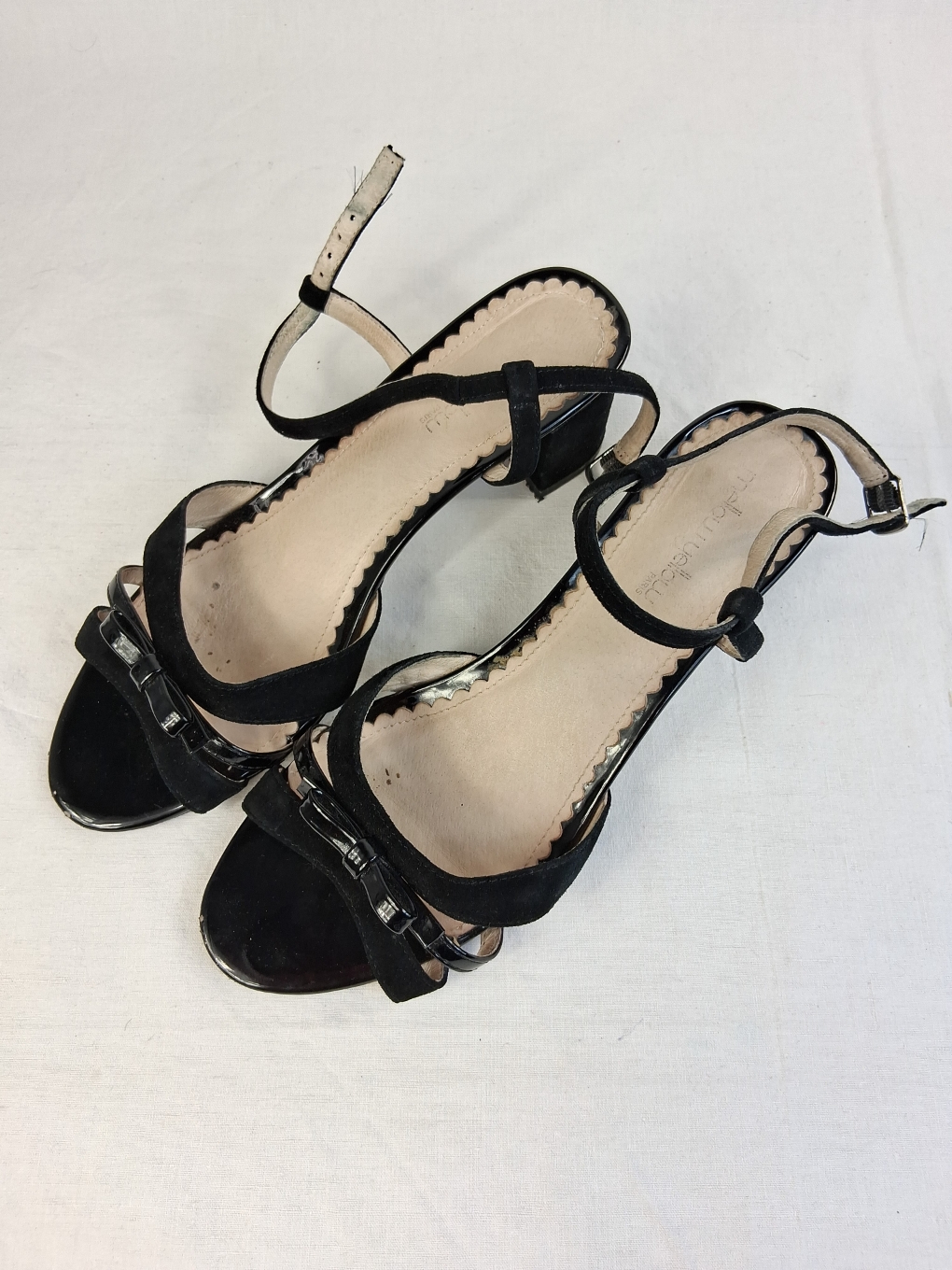 Voir photo 2 de CHAUSSURES de style "Nu-Pieds" de marque "MELLOW YELLOW" de Taille 41 CHAUSSURES de style "Nu-Pieds" de marque "MELLOW YELLOW" de Taille 41 Bon état reconditionné photo 2