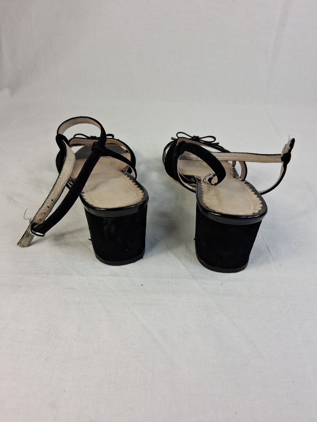 Voir photo 3 de CHAUSSURES de style "Nu-Pieds" de marque "MELLOW YELLOW" de Taille 41 CHAUSSURES de style "Nu-Pieds" de marque "MELLOW YELLOW" de Taille 41 Bon état reconditionné photo 3