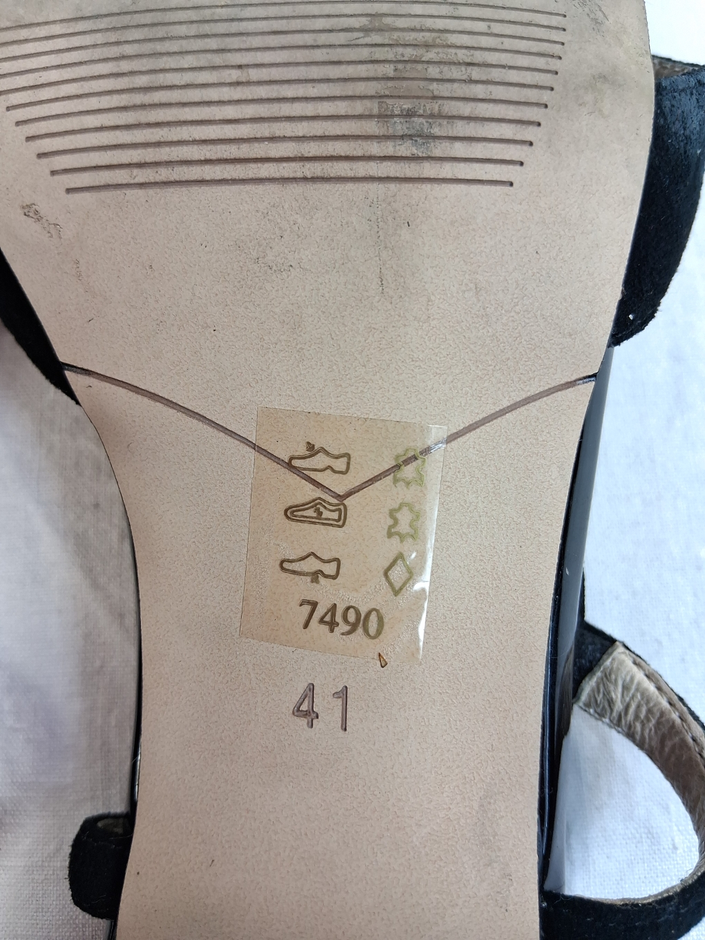 Voir photo 4 de CHAUSSURES de style "Nu-Pieds" de marque "MELLOW YELLOW" de Taille 41 CHAUSSURES de style "Nu-Pieds" de marque "MELLOW YELLOW" de Taille 41 Bon état reconditionné photo 4