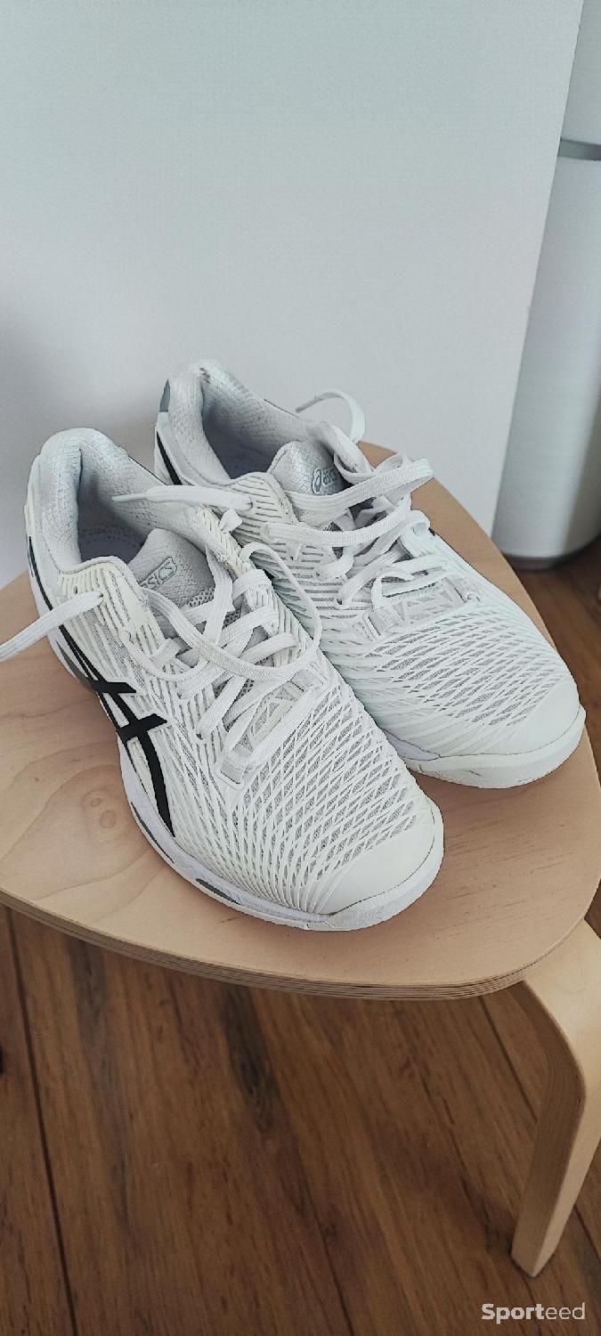 Chaussures de tennis / padel Asics Solution Speed FF 2 – Blanches / Noires – Taille 40 (25.25 cm) Très bon état reconditionné disponible sur Sporteed