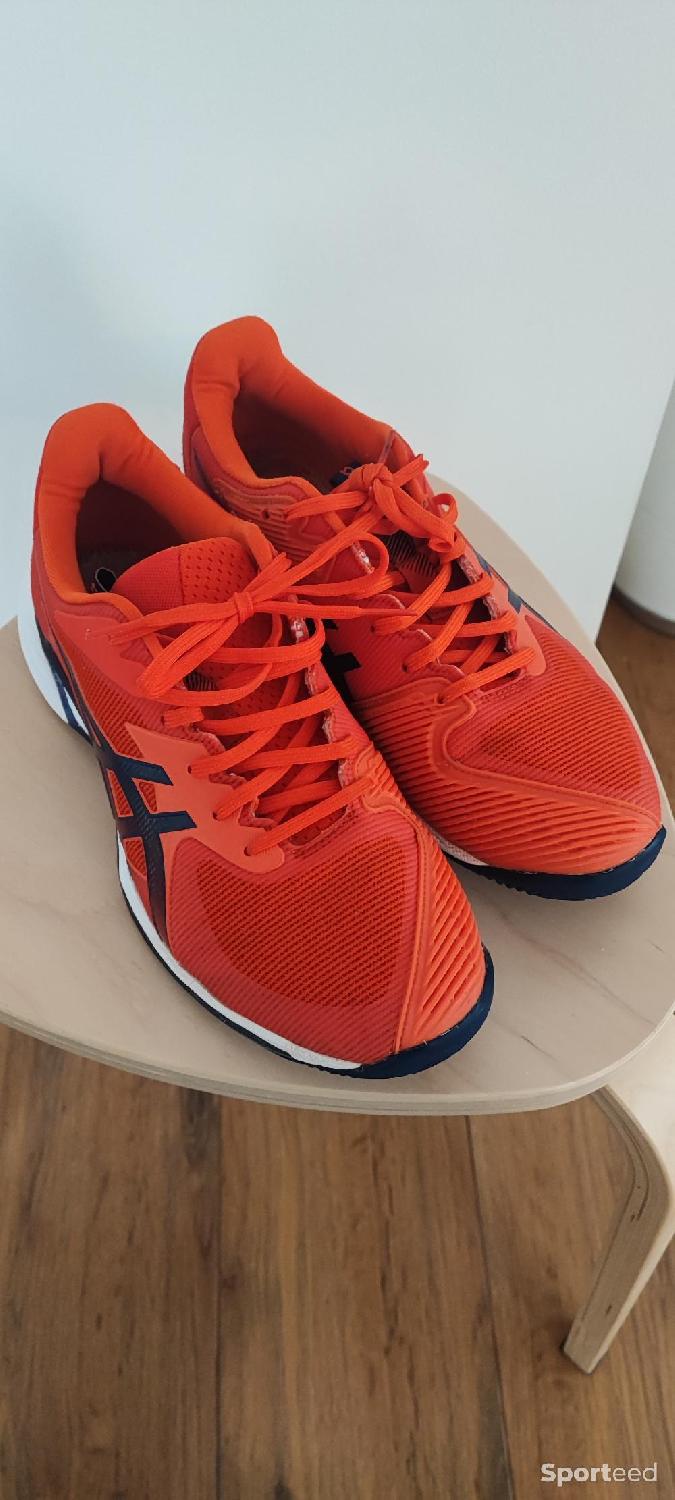 Chaussures de tennis / padel haut de gamme Asics Solution Speed FF 3 – Terre battue – Taille 42.5 (27 cm) Très bon état - 70,00 € Chaussures de tennis / padel haut de gamme Asics Solution Speed FF 3 – Terre battue – Taille 42.5 (27 cm) Très bon état Asics reconditionné disponible sur Sporteed