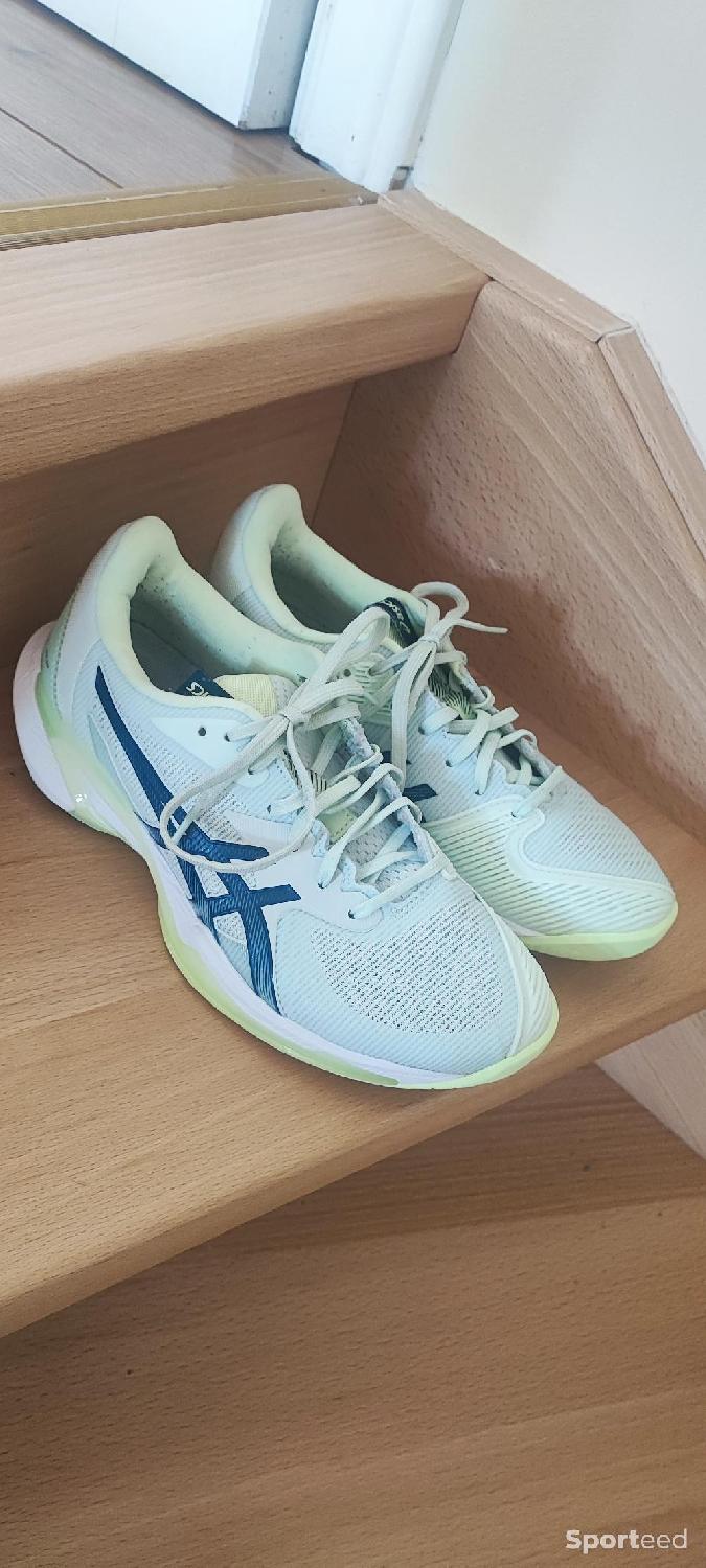 Chaussures de tennis / padel haut de gamme Asics Solution Speed FF 3 – Vert menthe / Bleu – Taille 38 (24 cm) Très bon état Asics reconditionné disponible sur Sporteed