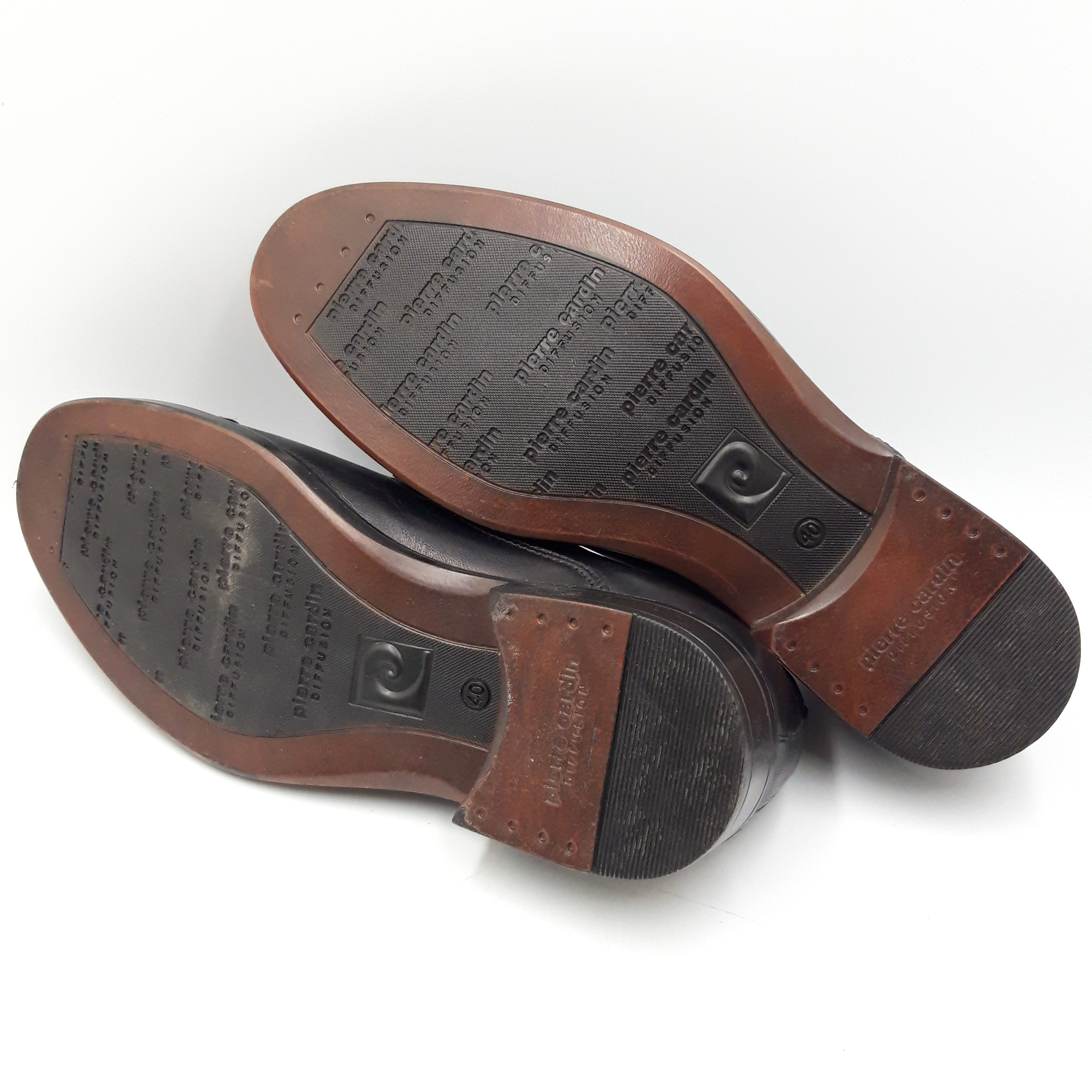 Voir photo 2 de Chaussures de ville en cuir véritable homme Pierre Cardin, pointure 40 Chaussures de ville en cuir véritable homme Pierre Cardin, pointure 40 Parfait état reconditionné photo 2