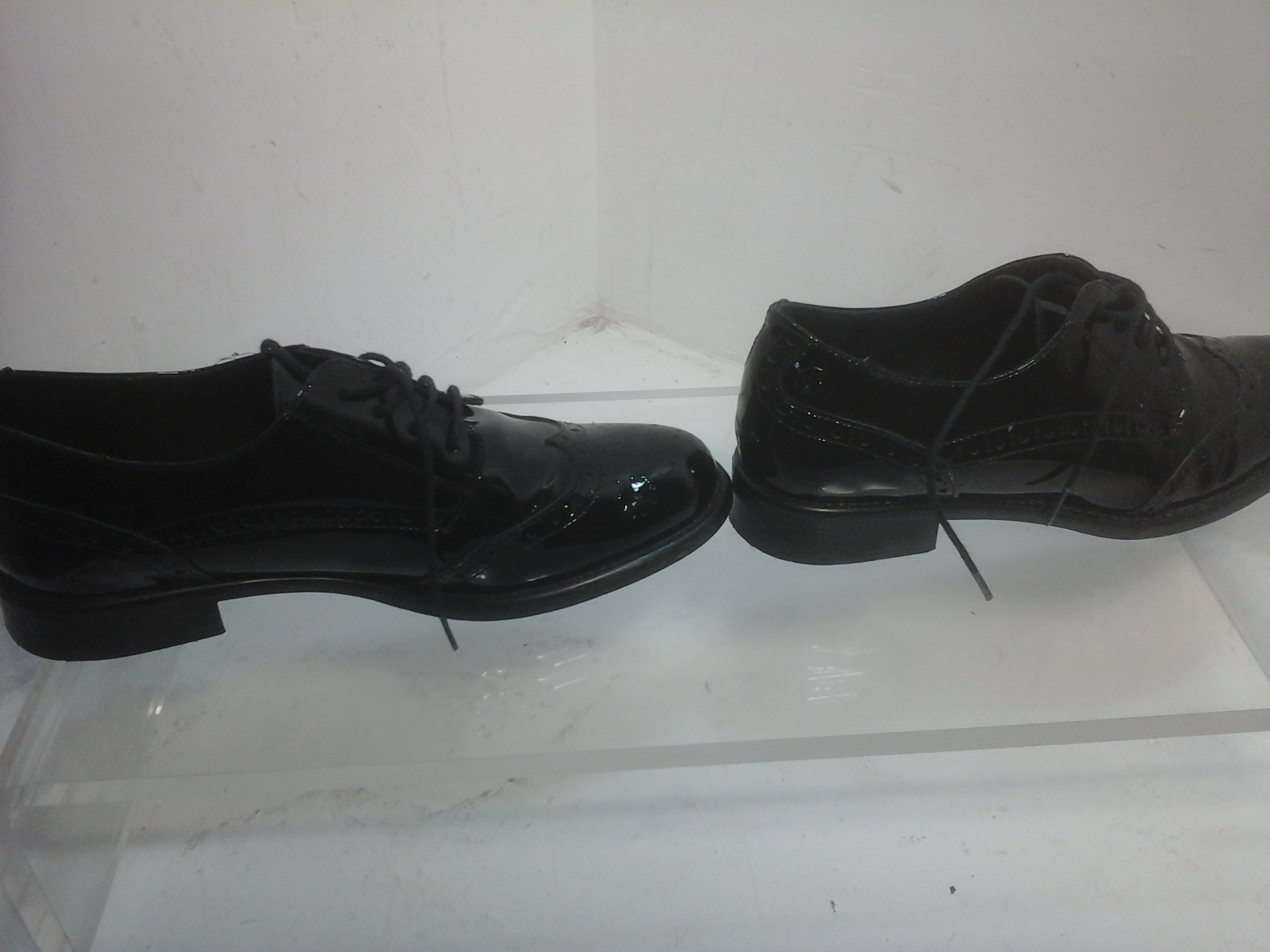 Voir photo 4 de Chaussures derbies cuir verni noir BETTY London Codeux Chaussures derbies cuir verni noir BETTY London Codeux Très bon état reconditionné photo 4