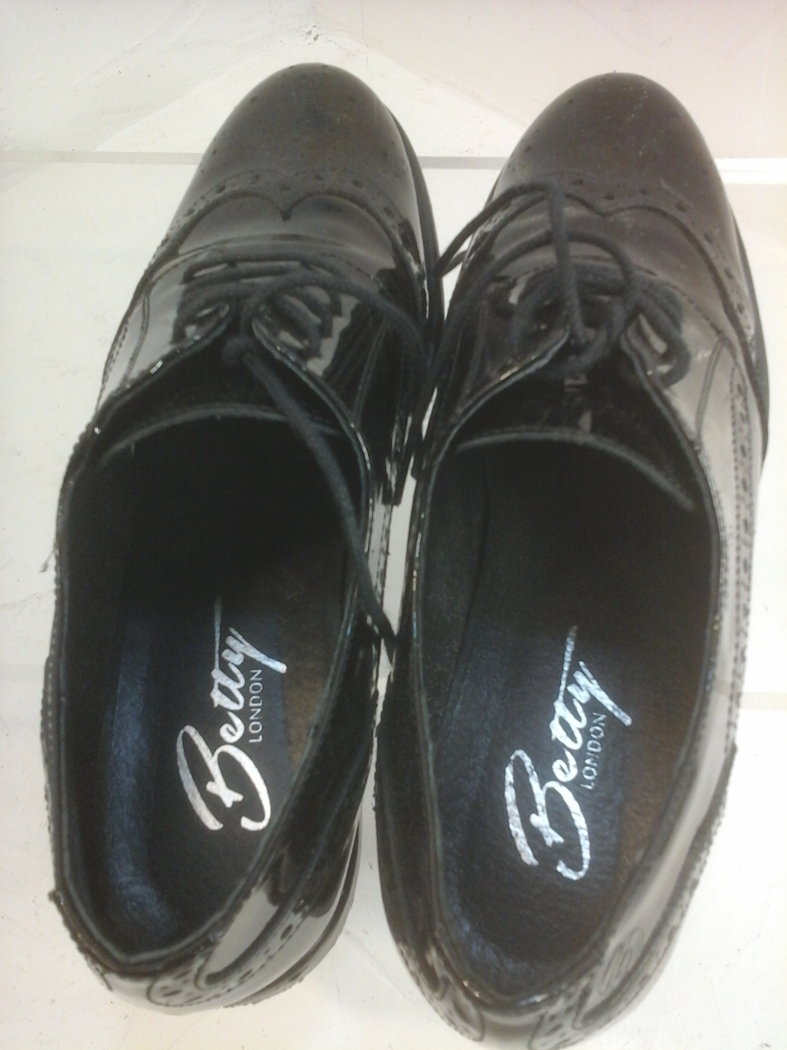 Voir photo 6 de Chaussures derbies cuir verni noir BETTY London Codeux Chaussures derbies cuir verni noir BETTY London Codeux Très bon état reconditionné photo 6