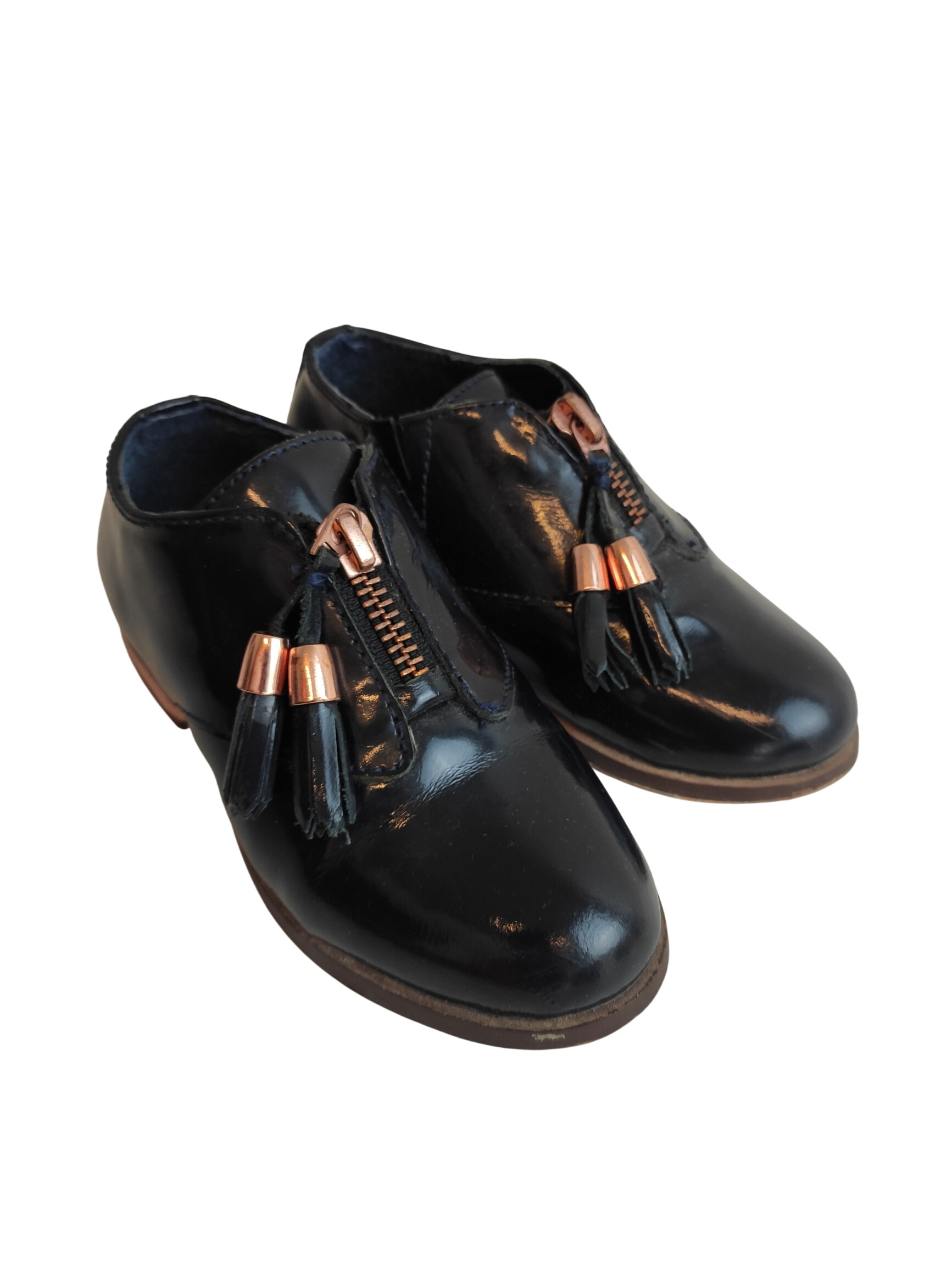 Acheter Chaussures derbies vernis bleu marine à fermeture zippée – CARRÉMENT BEAU – Pointure 25 Très bon état - 11,00 € Chaussures derbies vernis bleu marine à fermeture zippée – CARRÉMENT BEAU – Pointure 25 Très bon état reconditionné disponible sur Label Emmaüs