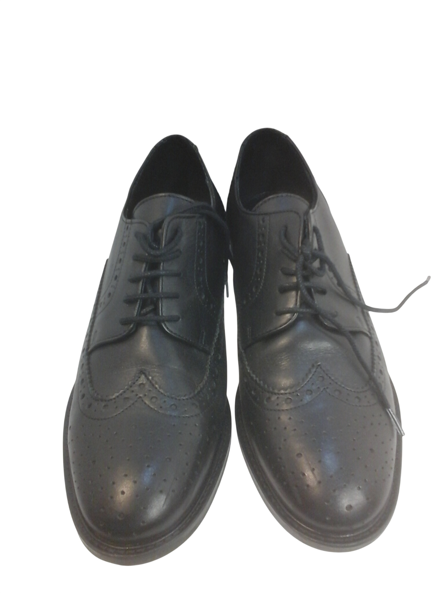 Chaussures derby Burton of London P 38 Très bon état - 35,00 € Chaussures derby Burton of London P 38 Très bon état reconditionné disponible sur Label Emmaüs