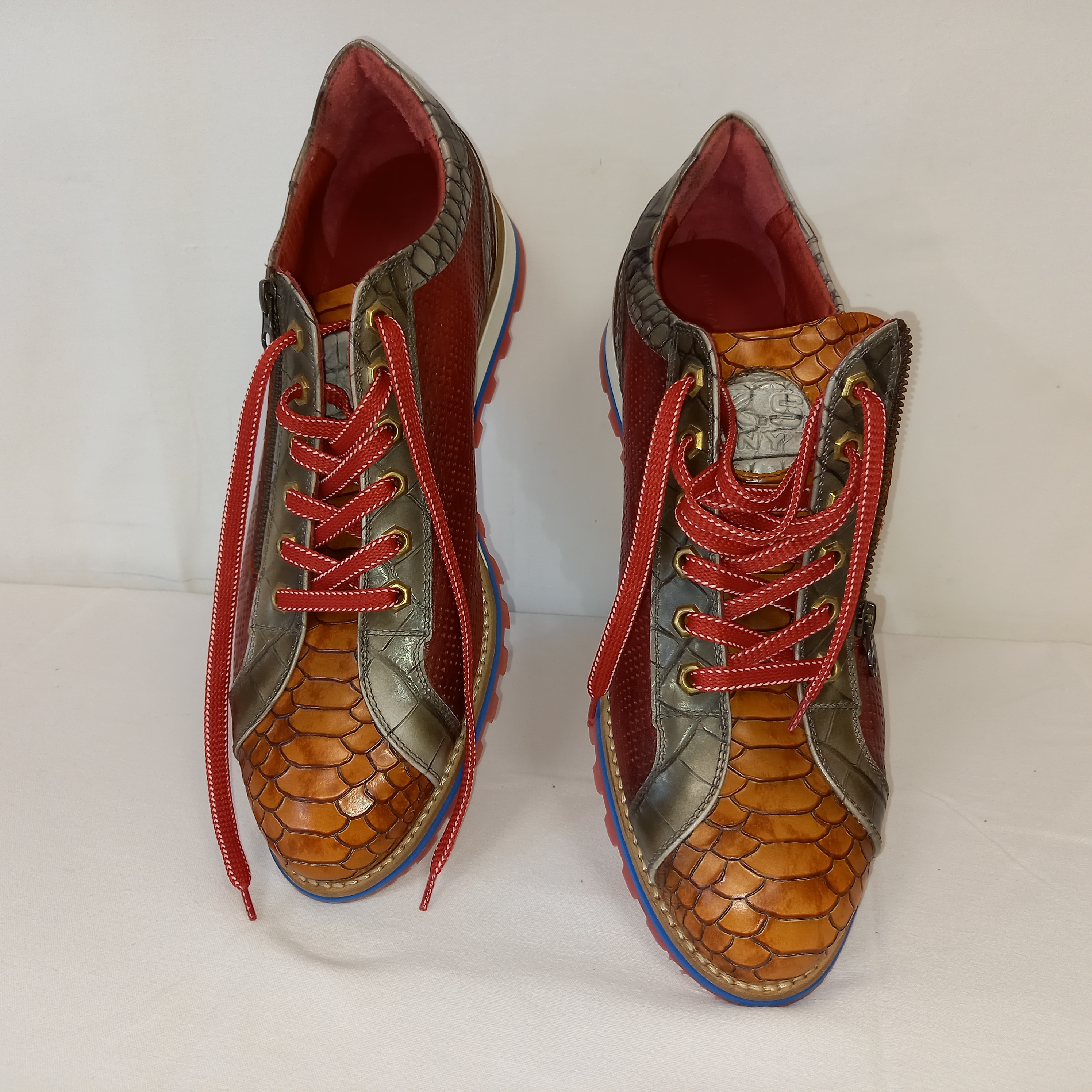 Voir photo 2 de Chaussures en cuir en lacets pour Homme. Marque Lorenzi Konstantin Starke 13073 pointue 46 .Fabriquée en Italie Chaussures en cuir en lacets pour Homme. Marque Lorenzi Konstantin Starke 13073 pointue 46 .Fabriquée en Italie Bon état reconditionné photo 2