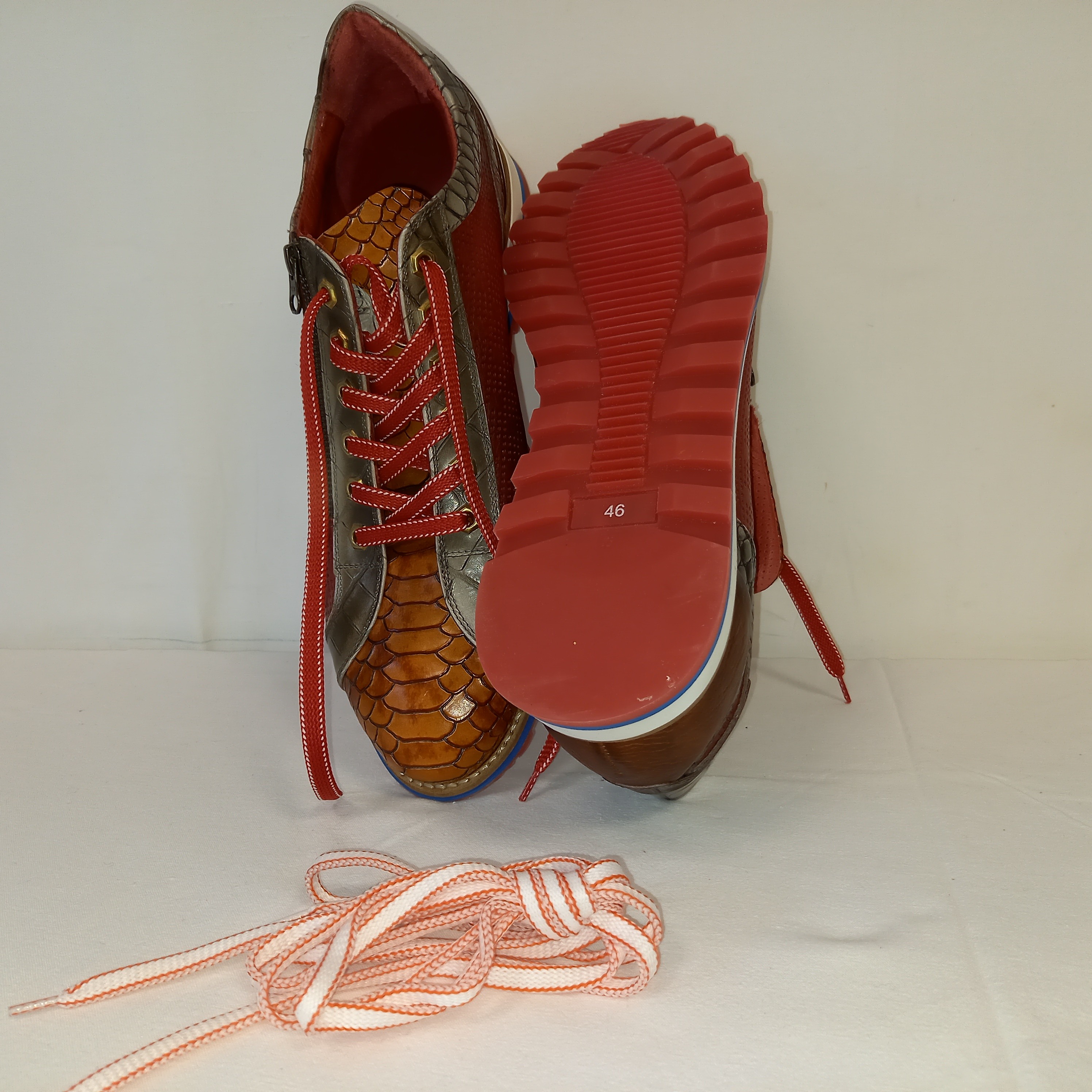Voir photo 4 de Chaussures en cuir en lacets pour Homme. Marque Lorenzi Konstantin Starke 13073 pointue 46 .Fabriquée en Italie Chaussures en cuir en lacets pour Homme. Marque Lorenzi Konstantin Starke 13073 pointue 46 .Fabriquée en Italie Bon état reconditionné photo 4