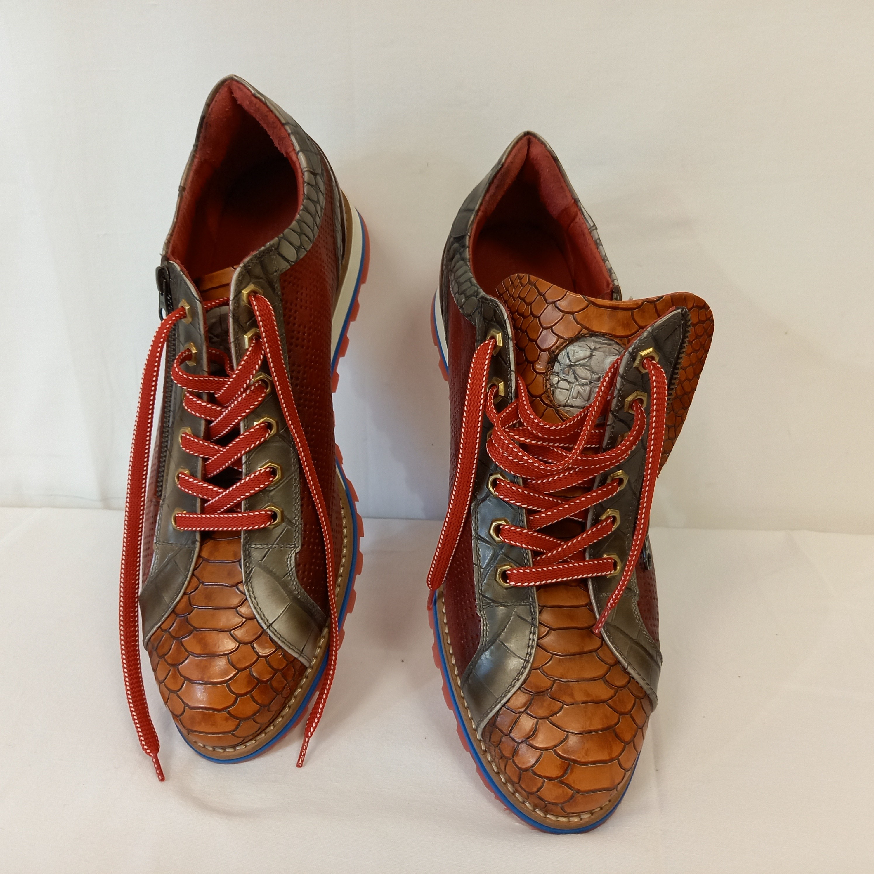 Chaussures en cuir en lacets pour Homme. Marque Lorenzi Konstantin Starke 13073 pointue 46 .Fabriquée en Italie Bon état - 120,00 € Chaussures en cuir en lacets pour Homme. Marque Lorenzi Konstantin Starke 13073 pointue 46 .Fabriquée en Italie Bon état reconditionné disponible sur Label Emmaüs