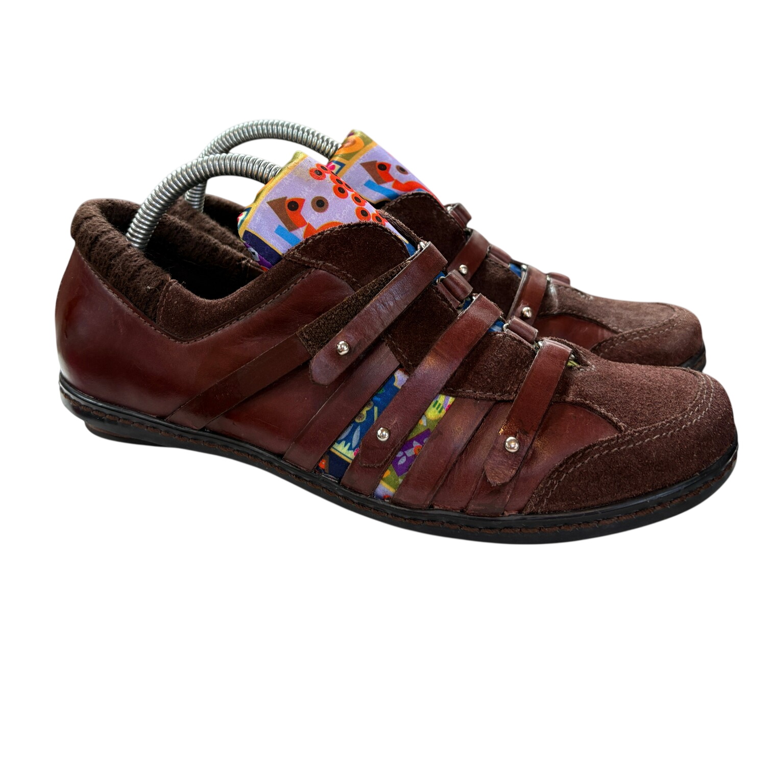 Chaussures en cuir et daim marron artistiques \"M by Morenatom\" – 38 Parfait état - 20,00 € Chaussures en cuir et daim marron artistiques \"M by Morenatom\" – 38 Parfait état reconditionné disponible sur Label Emmaüs