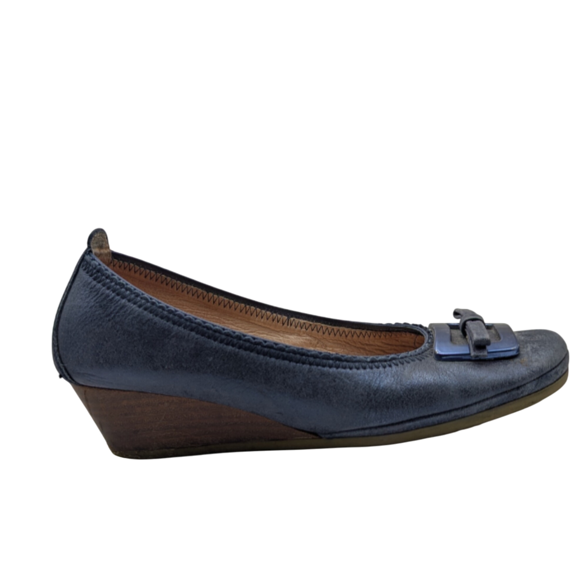 Chaussures Escarpins bleu femme T37 Très bon état - 23,20 € Chaussures Escarpins bleu femme T37 Très bon état reconditionné disponible sur Label Emmaüs