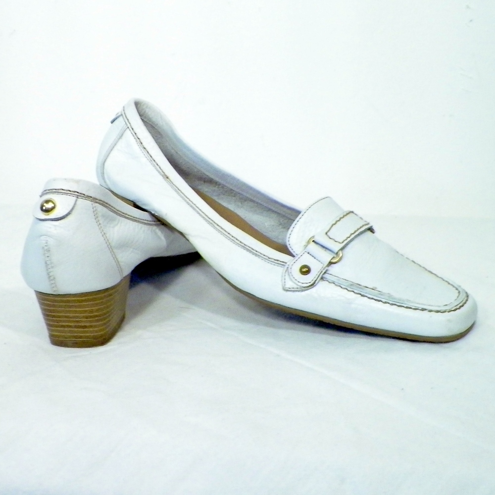 Voir photo 2 de Chaussures Femme Blanche SALAMANDER Pointure 41 Chaussures Femme Blanche SALAMANDER Pointure 41 Bon état reconditionné photo 2