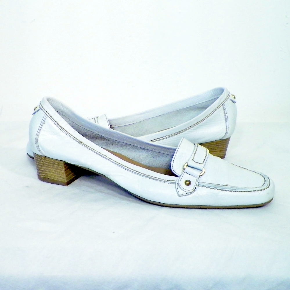 Voir photo 3 de Chaussures Femme Blanche SALAMANDER Pointure 41 Chaussures Femme Blanche SALAMANDER Pointure 41 Bon état reconditionné photo 3