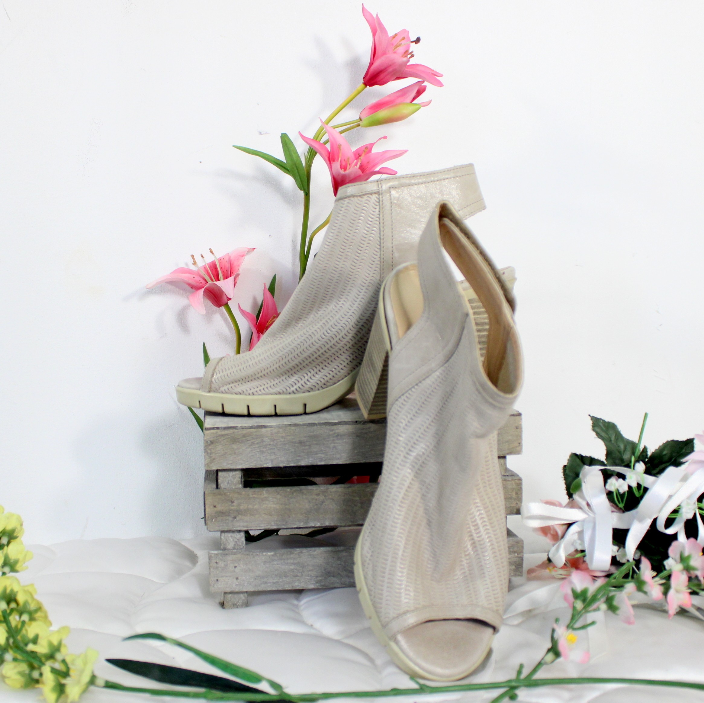 Voir photo 2 de Chaussures Femme Cuir Beige RIZZOLI Pointure 37 Chaussures Femme Cuir Beige RIZZOLI Pointure 37 Très bon état reconditionné photo 2