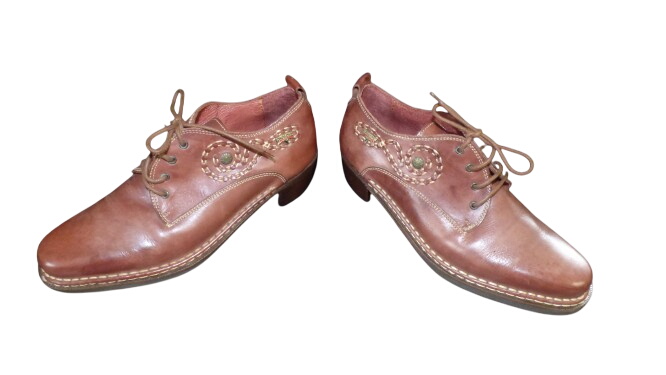 Chaussures femmes "Pikolinos" T40 Très bon état - 15,00 € Chaussures femmes "Pikolinos" T40 Très bon état reconditionné disponible sur Label Emmaüs