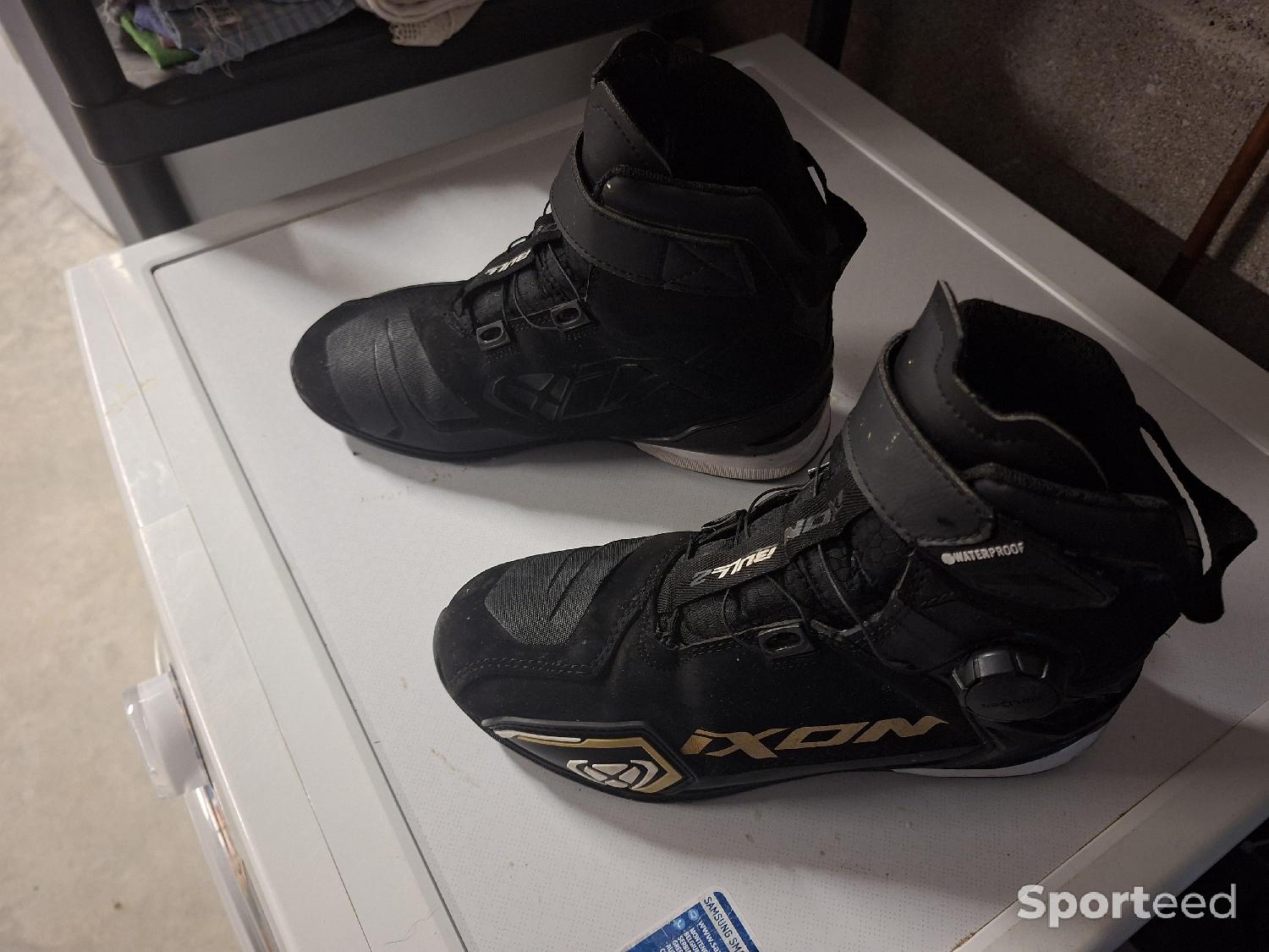 Chaussures moto IXON Très bon état reconditionné disponible sur Sporteed