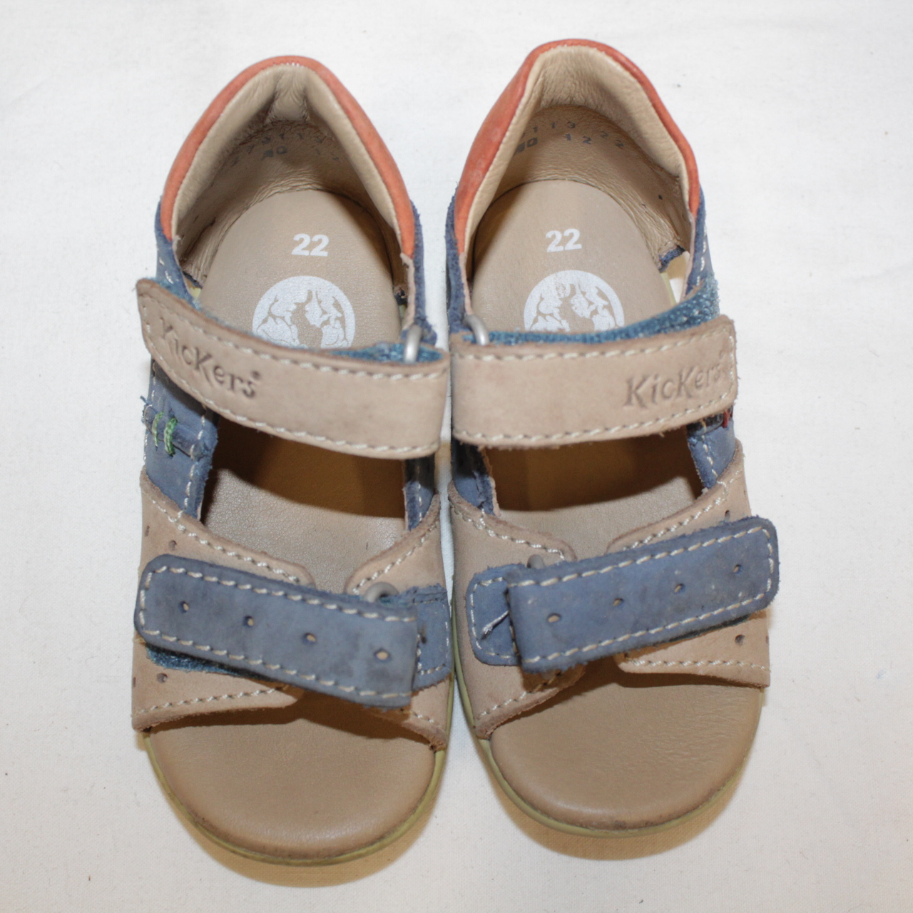 Chaussures pour enfant taille 21 - Kickers Gugus marine rouge Très bon état - 15,00 € Chaussures pour enfant taille 21 - Kickers Gugus marine rouge Très bon état reconditionné disponible sur Label Emmaüs
