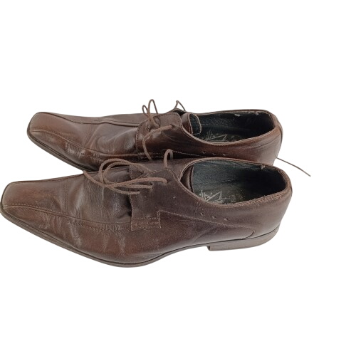 Chaussures pour hommes de couleur marron de la marque Eram T 42 État correct - 14,00 € Chaussures pour hommes de couleur marron de la marque Eram T 42 État correct reconditionné disponible sur Label Emmaüs