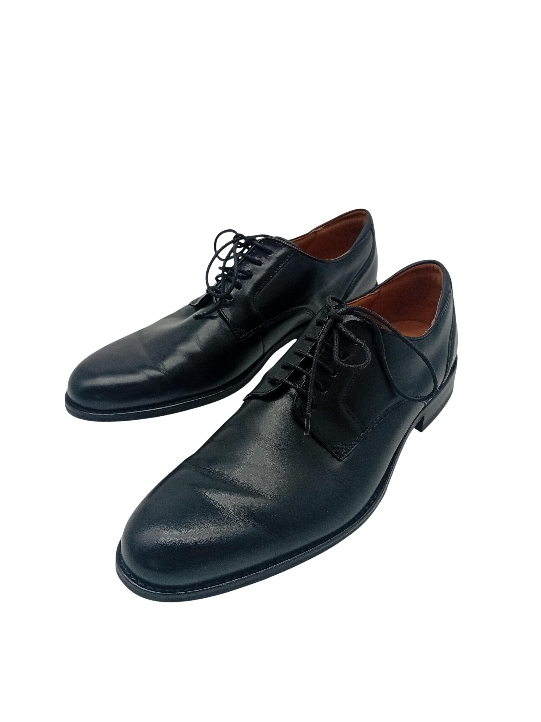 Chaussures Richelieu Cuir Noir Clarks Homme 41,5 (T5619) Très bon état - 31,00 € Chaussures Richelieu Cuir Noir Clarks Homme 41,5 (T5619) Très bon état reconditionné disponible sur Label Emmaüs