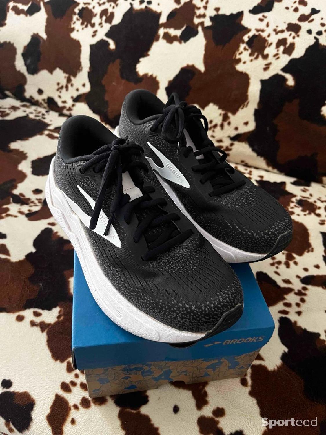 Chaussures running Très bon état Brooks Brothers reconditionné disponible sur Sporteed