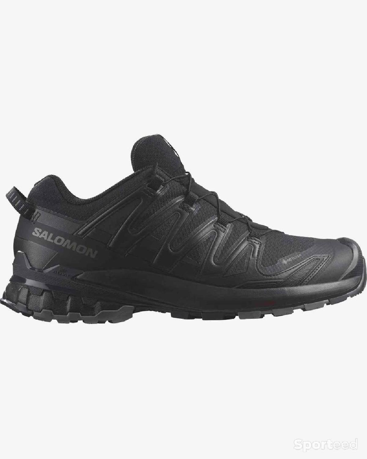Chaussures Salomon XA PRO 3D v9 GORE-TEX noir foncé Comme neuf (c'est déjà la condition standard) Salomon reconditionné disponible sur Sporteed