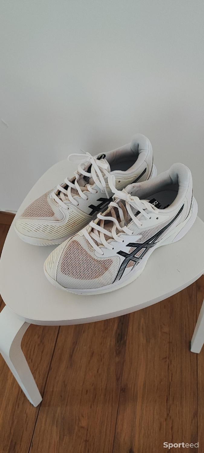 Chaussures tennis / padel haut de gamme Asics Solution Speed FF 3 - Taille 39 - Terre Battue - Femme Très bon état Asics reconditionné disponible sur Sporteed