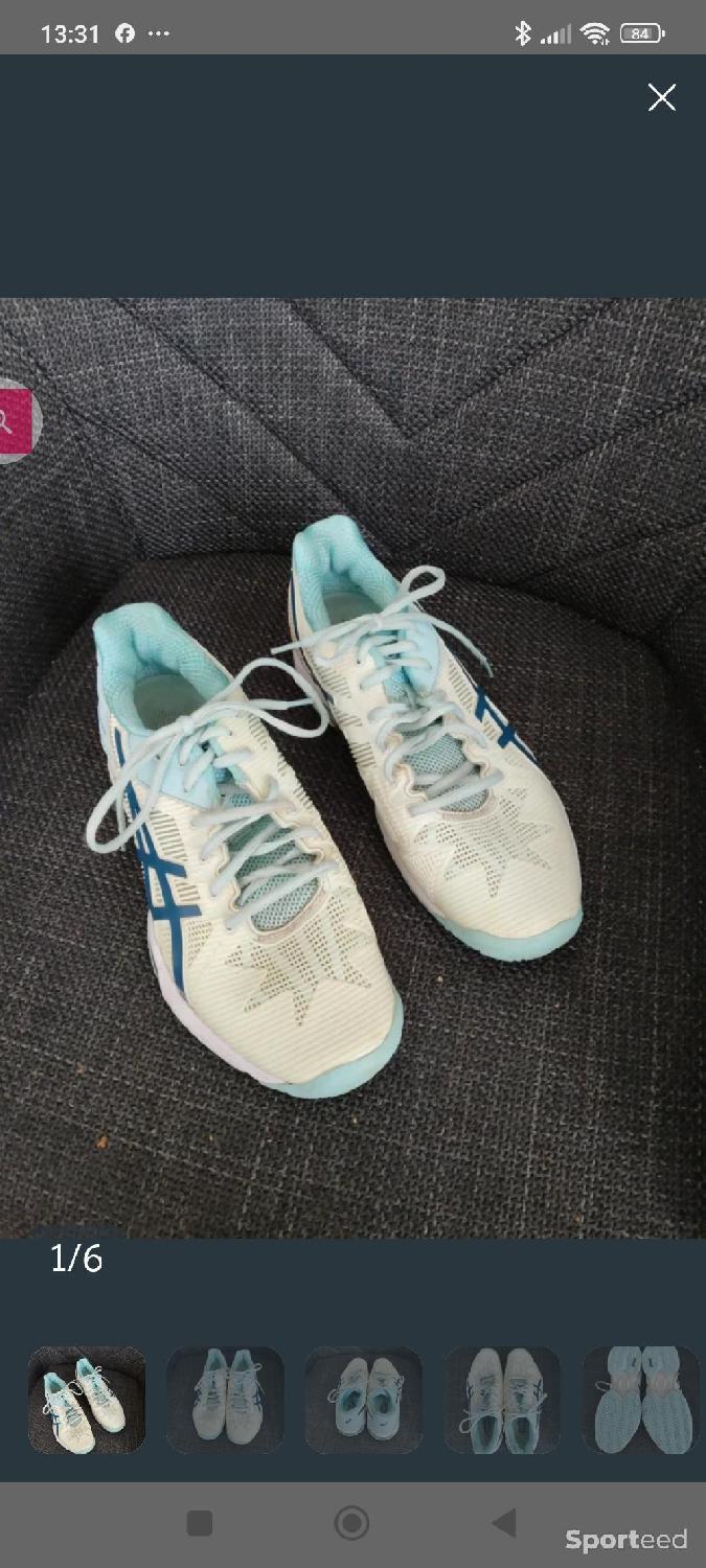 Chaussures tennis / padel haut de gamme Terre Battue Asics Solution Speed FF 2 Clay - Taille 37.5 - Blanc et bleu clair Très bon état Asics reconditionné disponible sur Sporteed | Dero