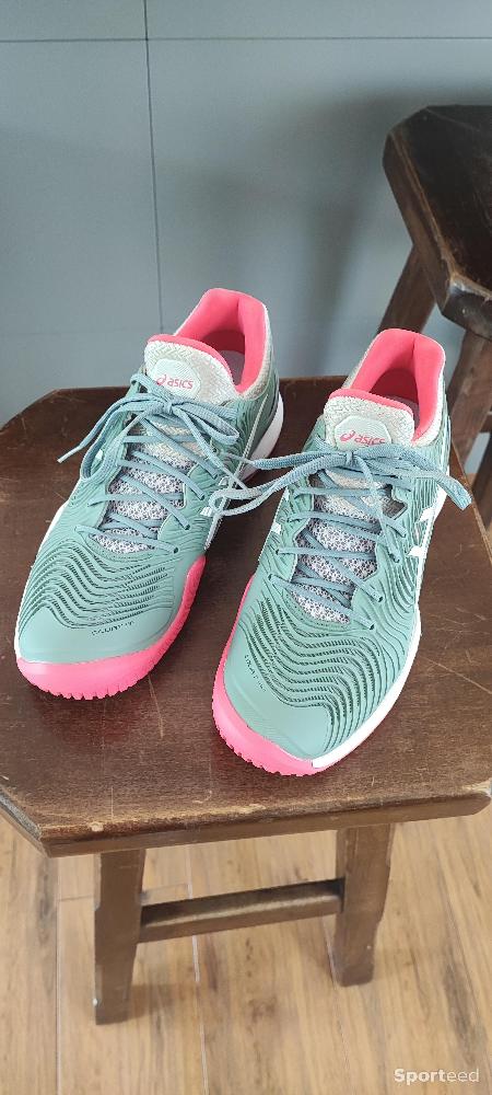 Chaussures tennis / padel Terre Battue / Clay Asics Court FF 3 - Taille 40.5 - Vert d'eau et rose Très bon état Asics reconditionné disponible sur Sporteed | Dero