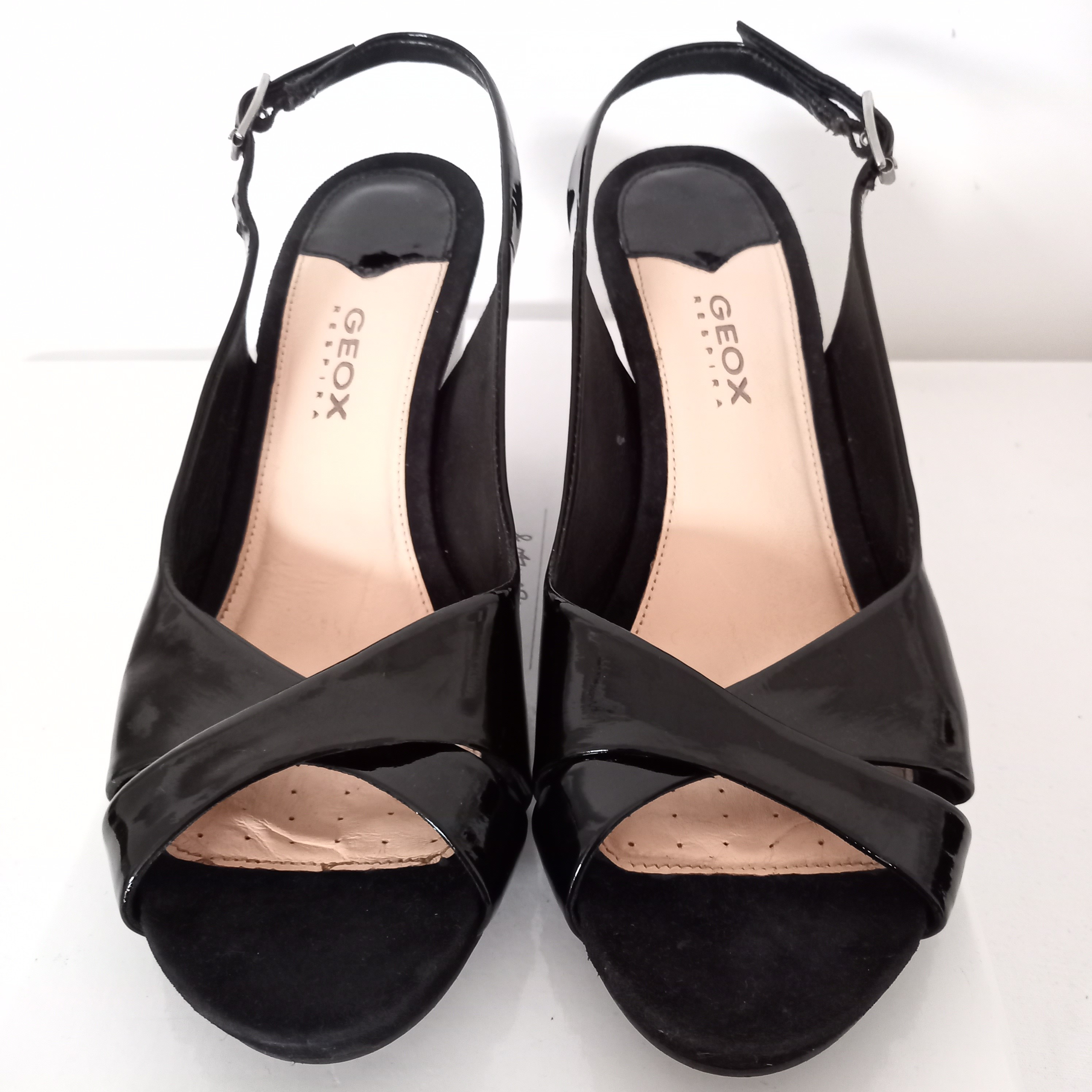 Voir photo 2 de Chaussures vernies femme GEOX. P.41 Chaussures vernies femme GEOX. P.41 Bon état reconditionné photo 2