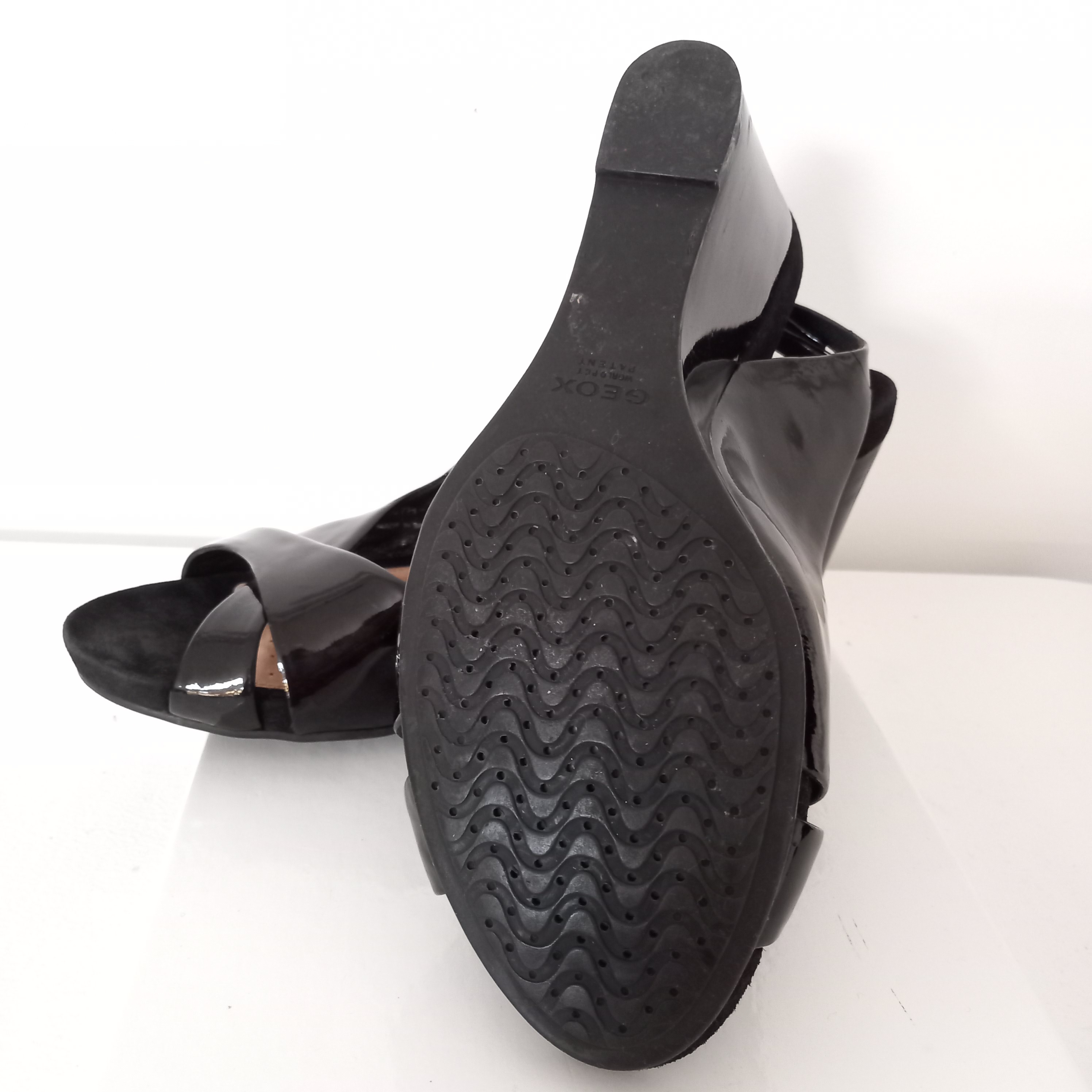 Voir photo 3 de Chaussures vernies femme GEOX. P.41 Chaussures vernies femme GEOX. P.41 Bon état reconditionné photo 3