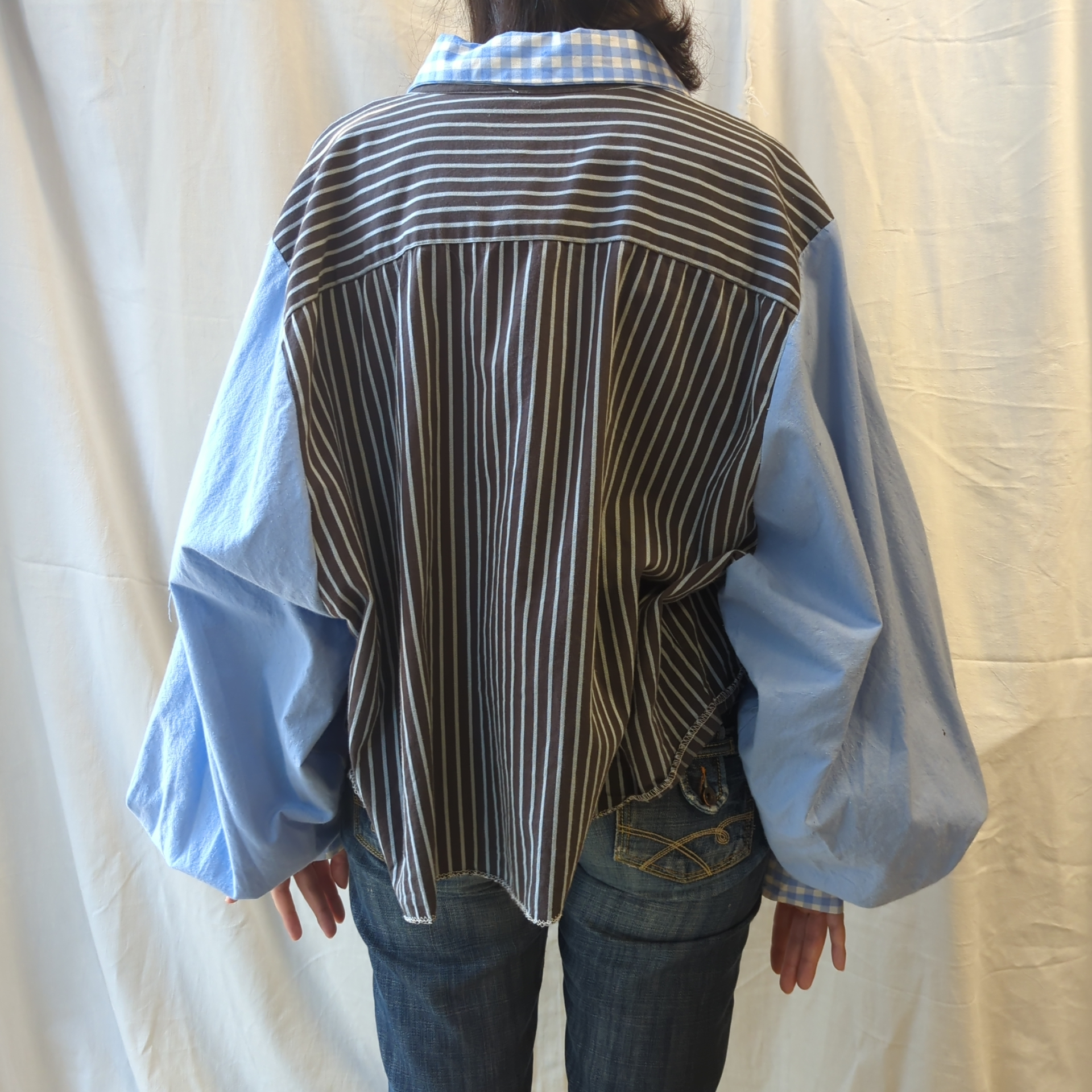 Voir photo 10 de Chemise à rayures de Créatrice - Collection Upcyclée CartouCirc Chemise à rayures de Créatrice - Collection Upcyclée CartouCirc Parfait état reconditionné photo 10