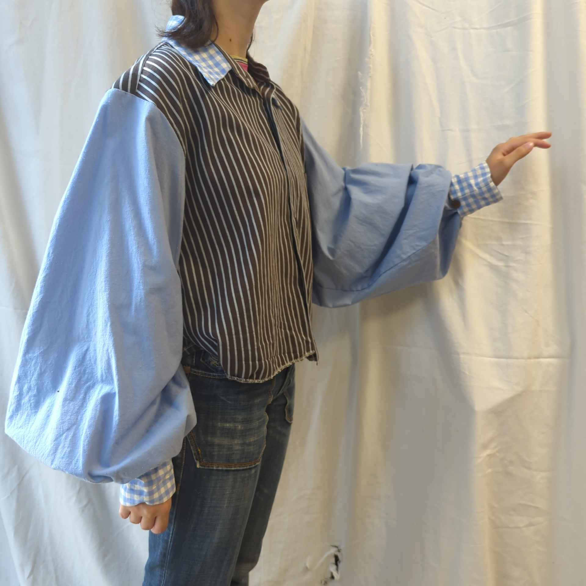 Voir photo 5 de Chemise à rayures de Créatrice - Collection Upcyclée CartouCirc Chemise à rayures de Créatrice - Collection Upcyclée CartouCirc Parfait état reconditionné photo 5