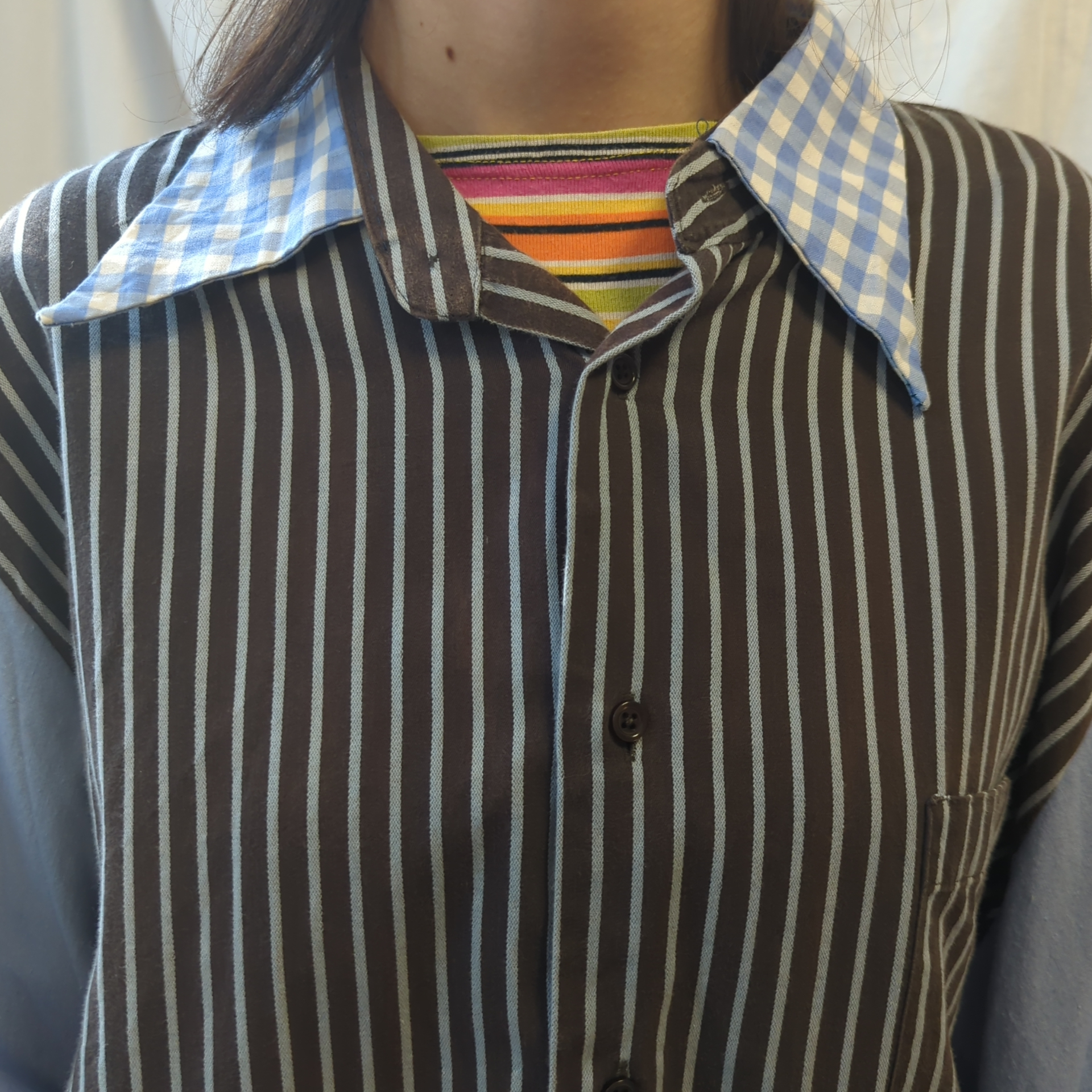 Voir photo 7 de Chemise à rayures de Créatrice - Collection Upcyclée CartouCirc Chemise à rayures de Créatrice - Collection Upcyclée CartouCirc Parfait état reconditionné photo 7