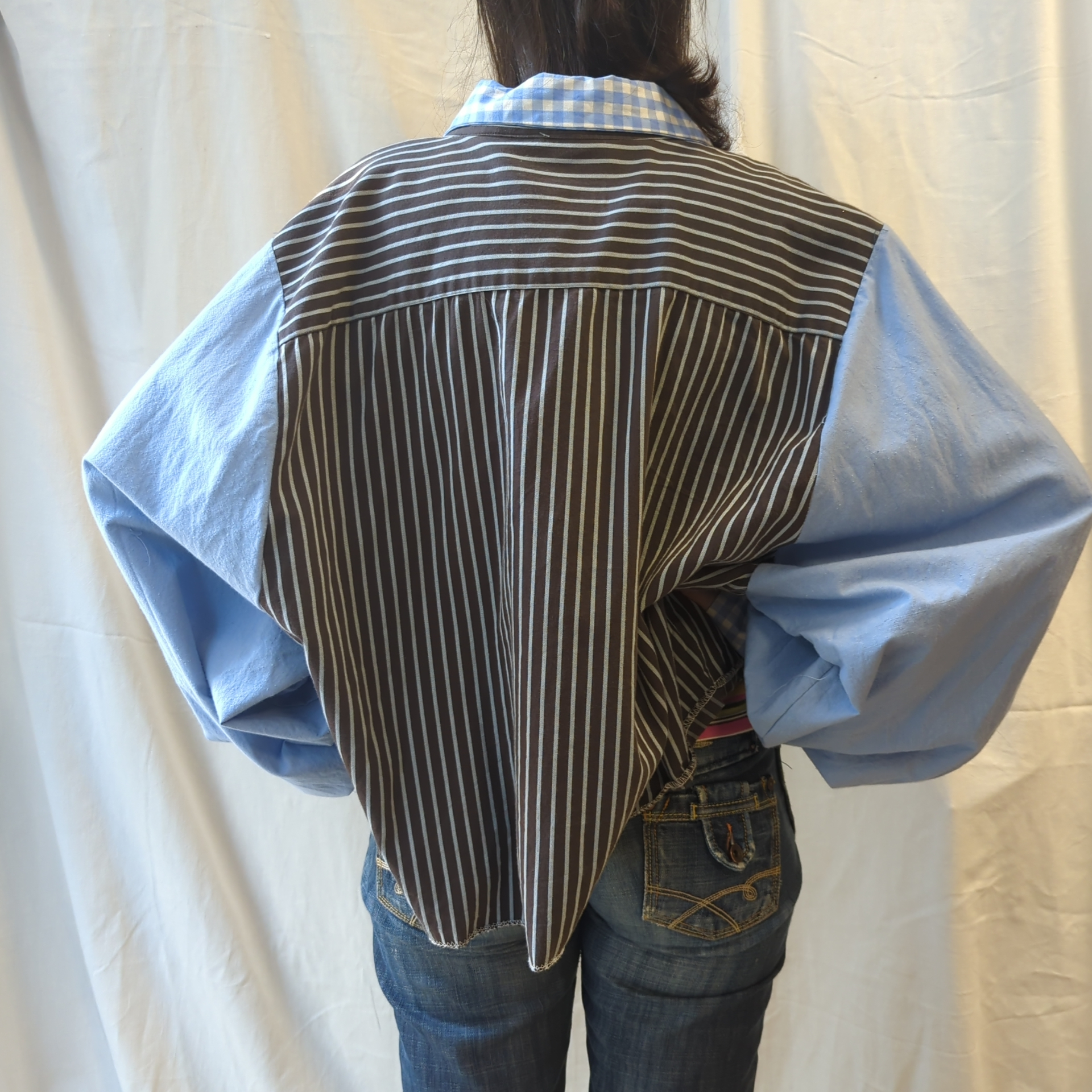 Voir photo 9 de Chemise à rayures de Créatrice - Collection Upcyclée CartouCirc Chemise à rayures de Créatrice - Collection Upcyclée CartouCirc Parfait état reconditionné photo 9