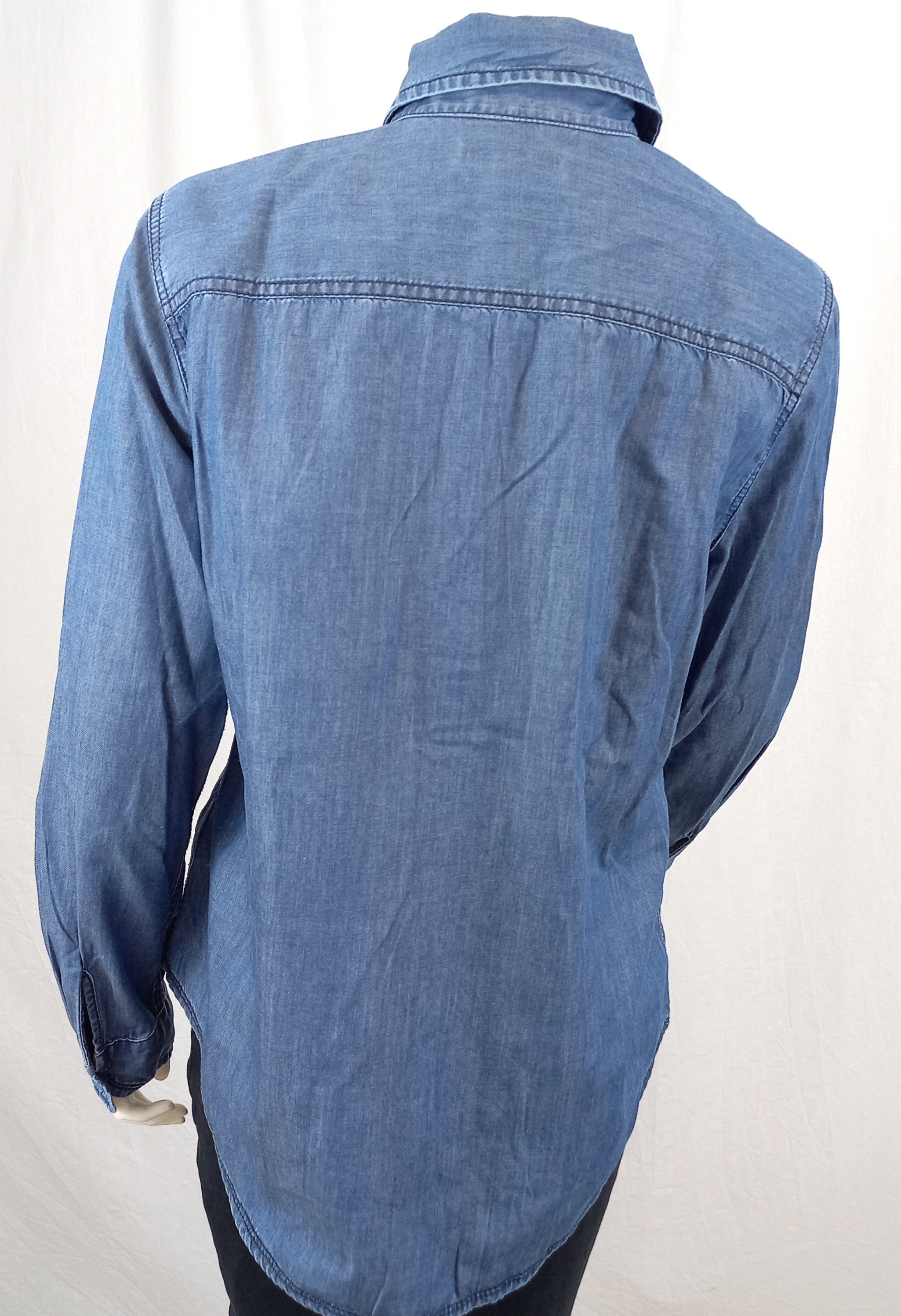 Voir photo 3 de Chemise "banana republic" en jean bleue TM 2 poches poitrine Chemise "banana republic" en jean bleue TM 2 poches poitrine Parfait état reconditionné photo 3
