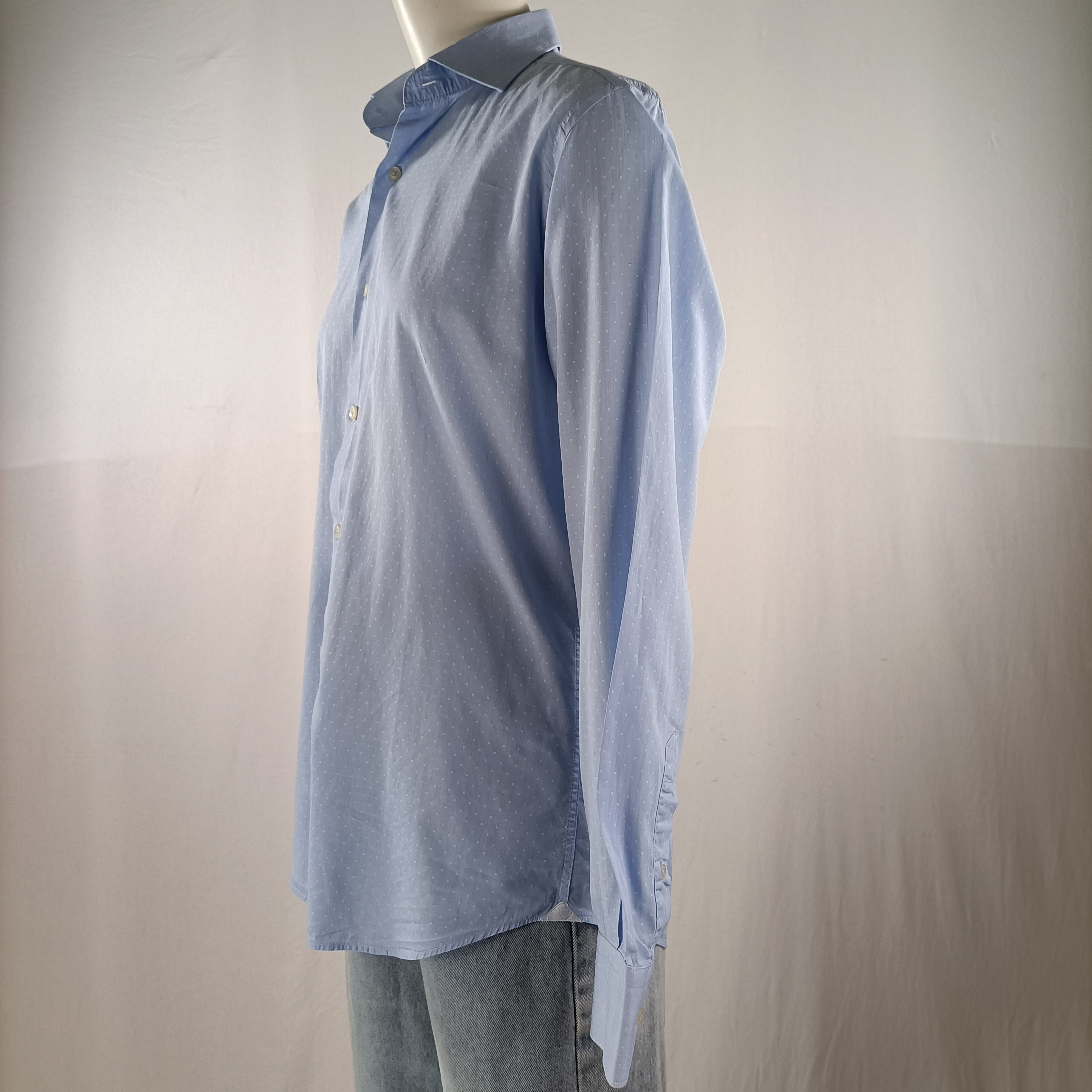 Voir photo 3 de Chemise bleue à pois blanc - Massimo Dutti - 38 Chemise bleue à pois blanc - Massimo Dutti - 38 Bon état reconditionné photo 3