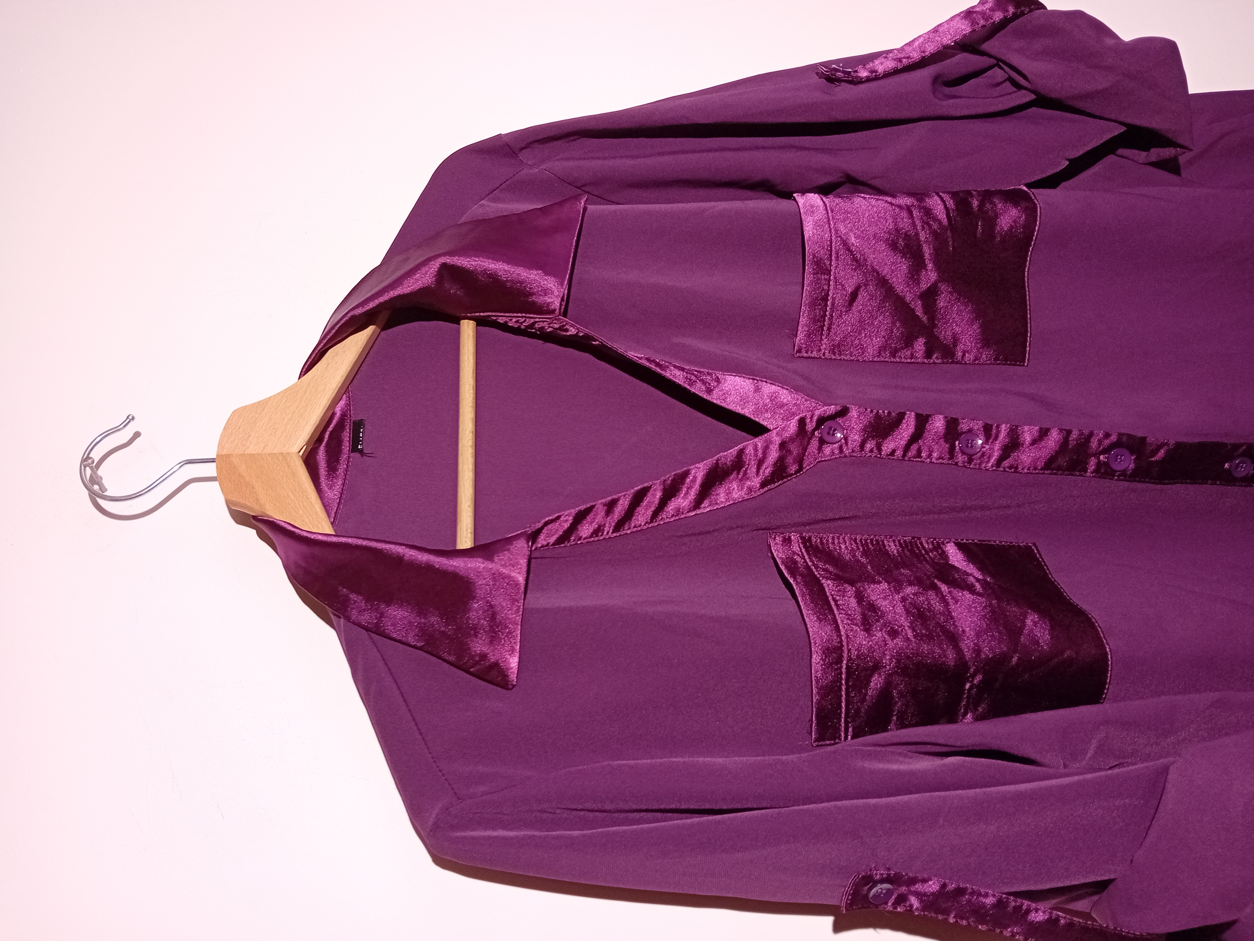 Voir photo 3 de Chemise Blouse Fluide Violette Satin Détails Poches Xl/42/14 (T4746) Chemise Blouse Fluide Violette Satin Détails Poches Xl/42/14 (T4746) Bon état reconditionné photo 3