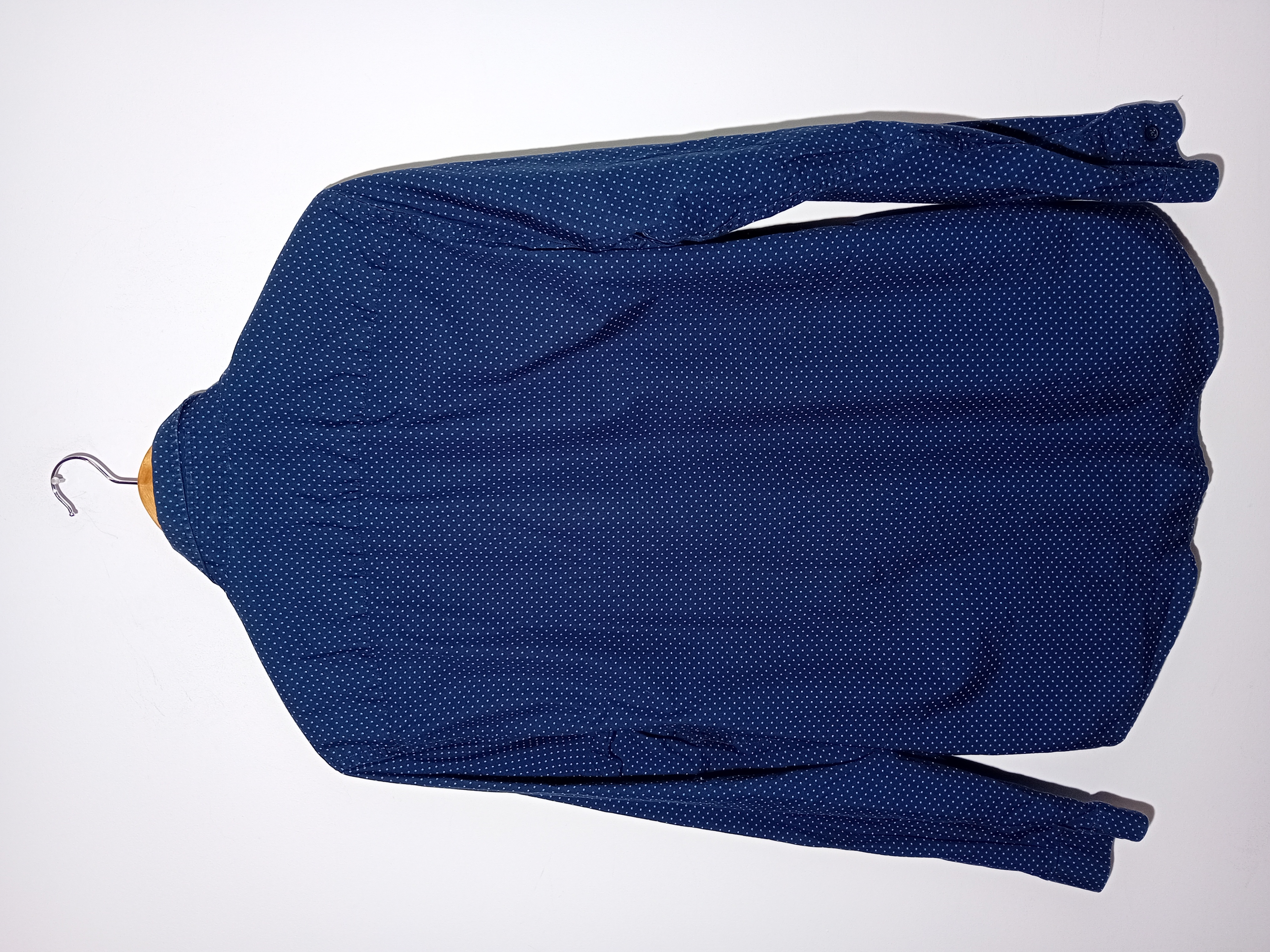 Voir photo 2 de Chemise Celio Slim Pois Bleue Marine L (T5184) Chemise Celio Slim Pois Bleue Marine L (T5184) Très bon état reconditionné photo 2