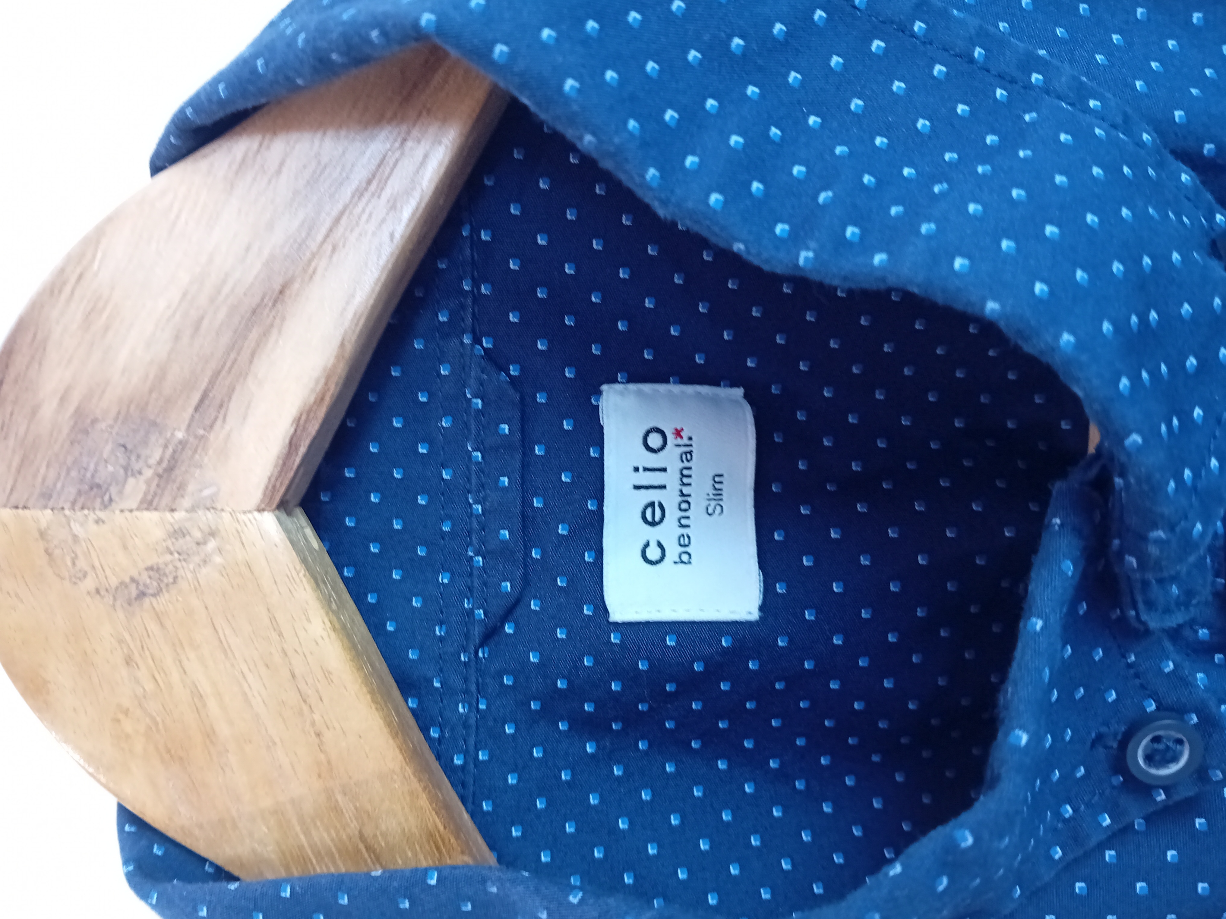 Voir photo 4 de Chemise Celio Slim Pois Bleue Marine L (T5184) Chemise Celio Slim Pois Bleue Marine L (T5184) Très bon état reconditionné photo 4